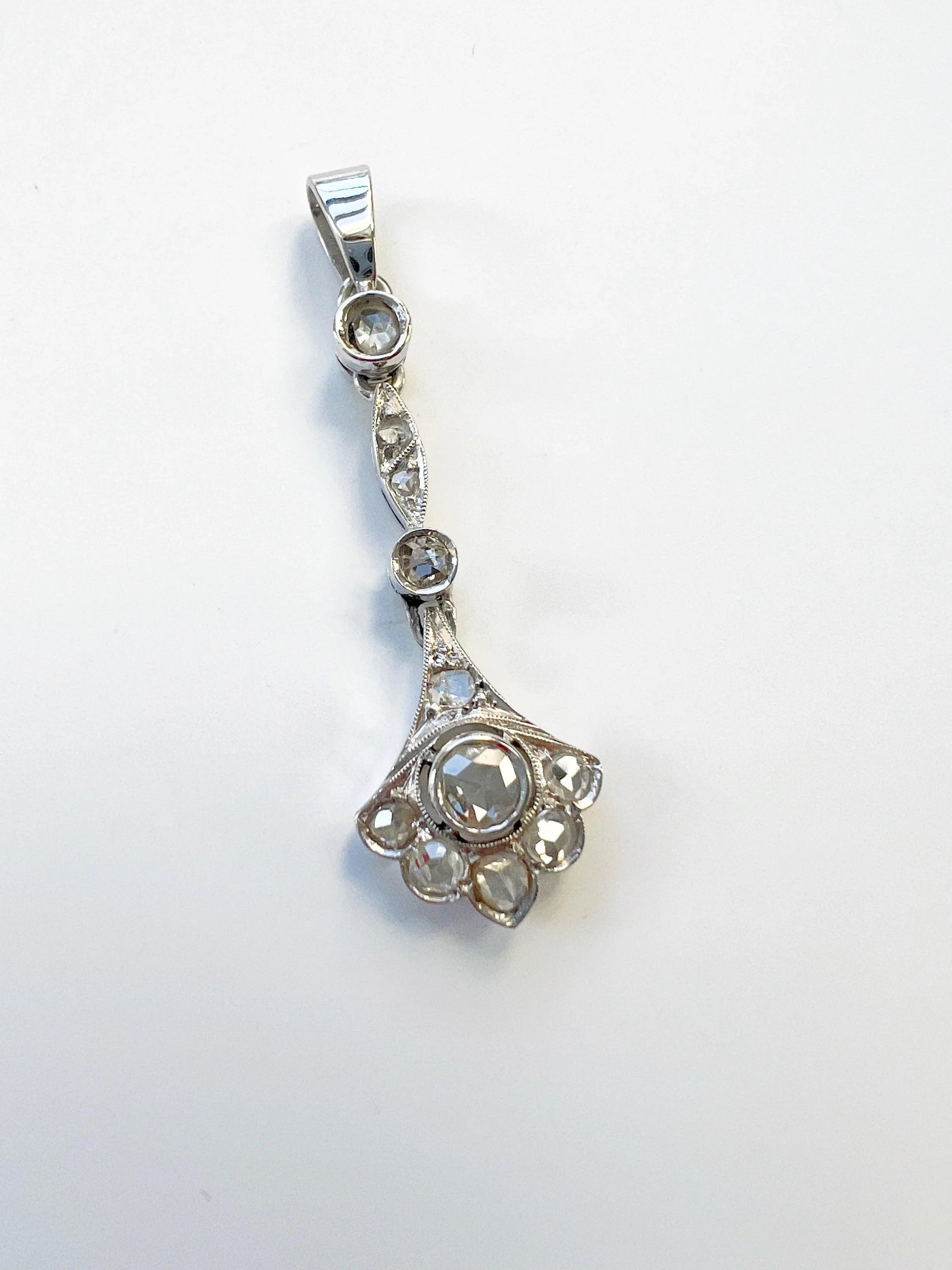 Articulated 18K white gold rose cut diamond flower pendant - Curiously timeless