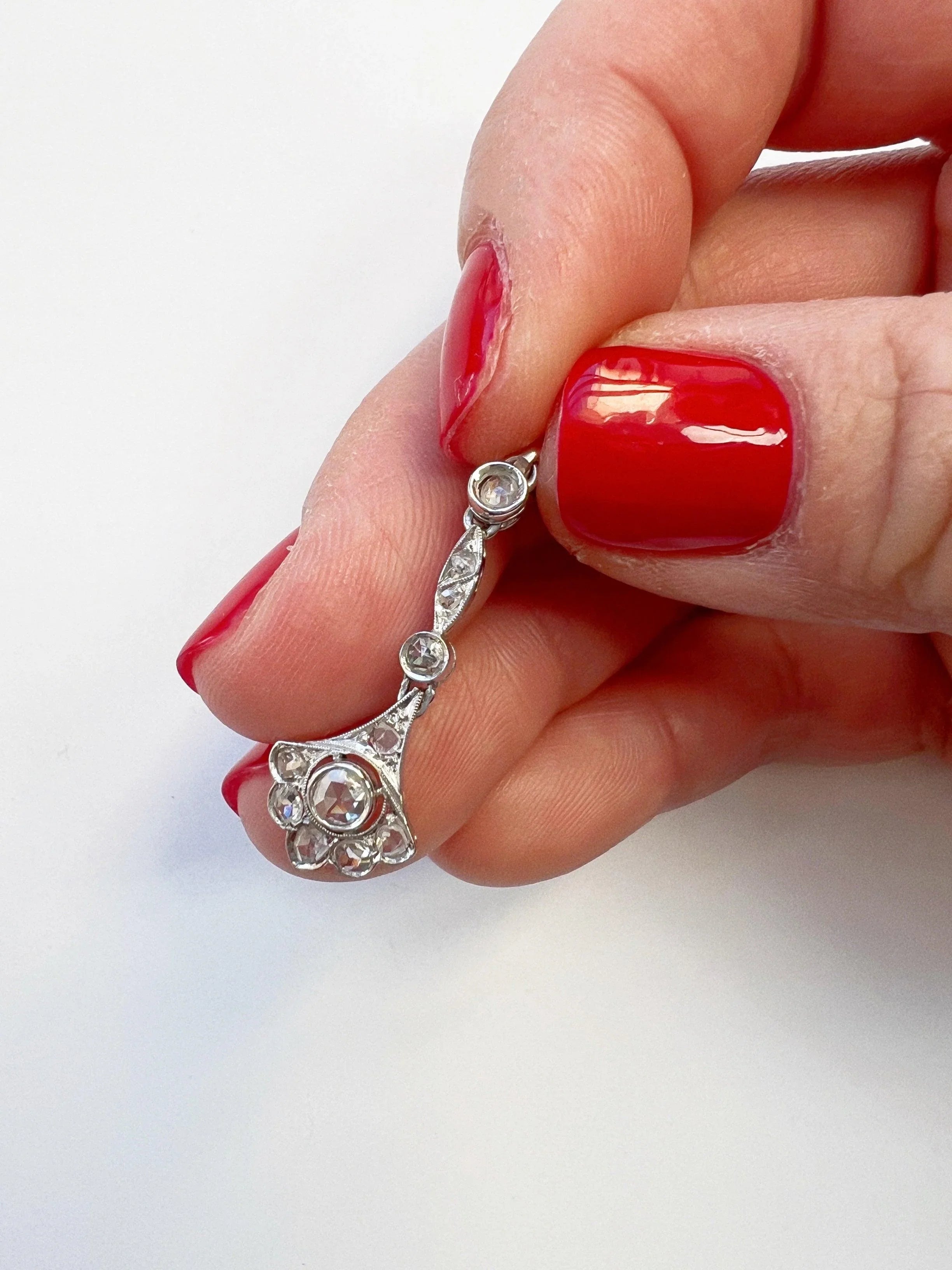 Articulated 18K white gold rose cut diamond flower pendant - Curiously timeless