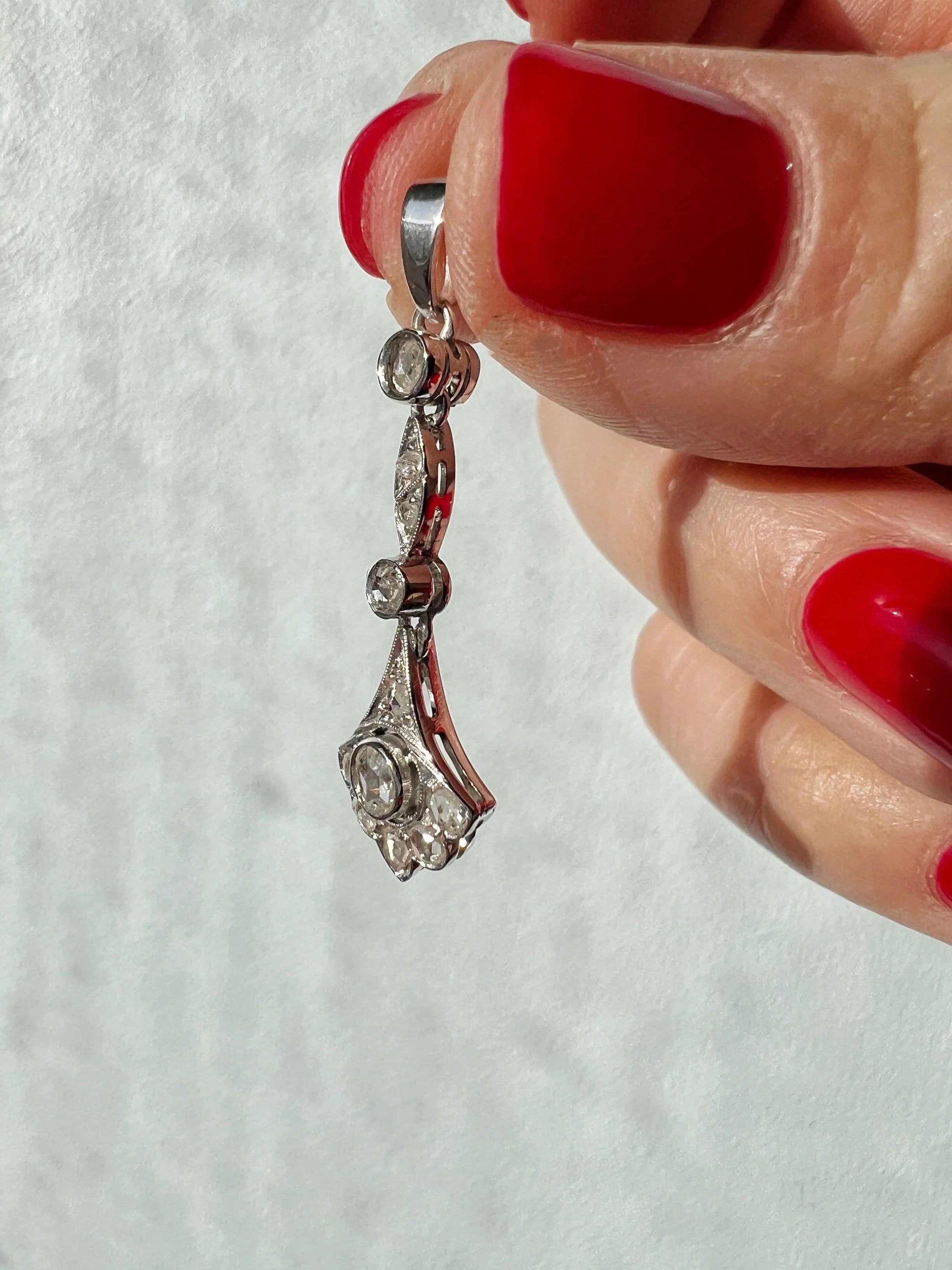 Articulated 18K white gold rose cut diamond flower pendant - Curiously timeless