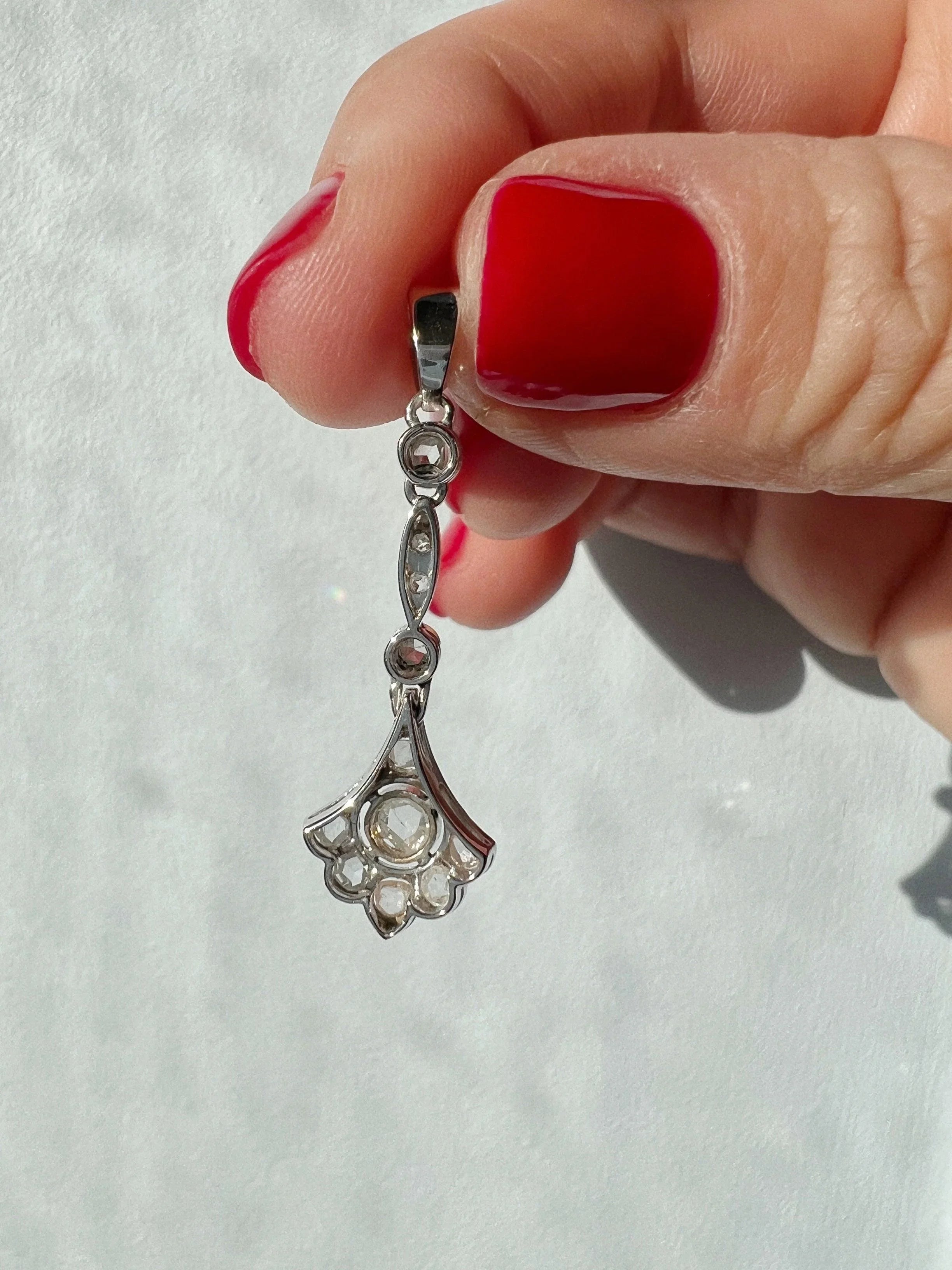 Articulated 18K white gold rose cut diamond flower pendant - Curiously timeless