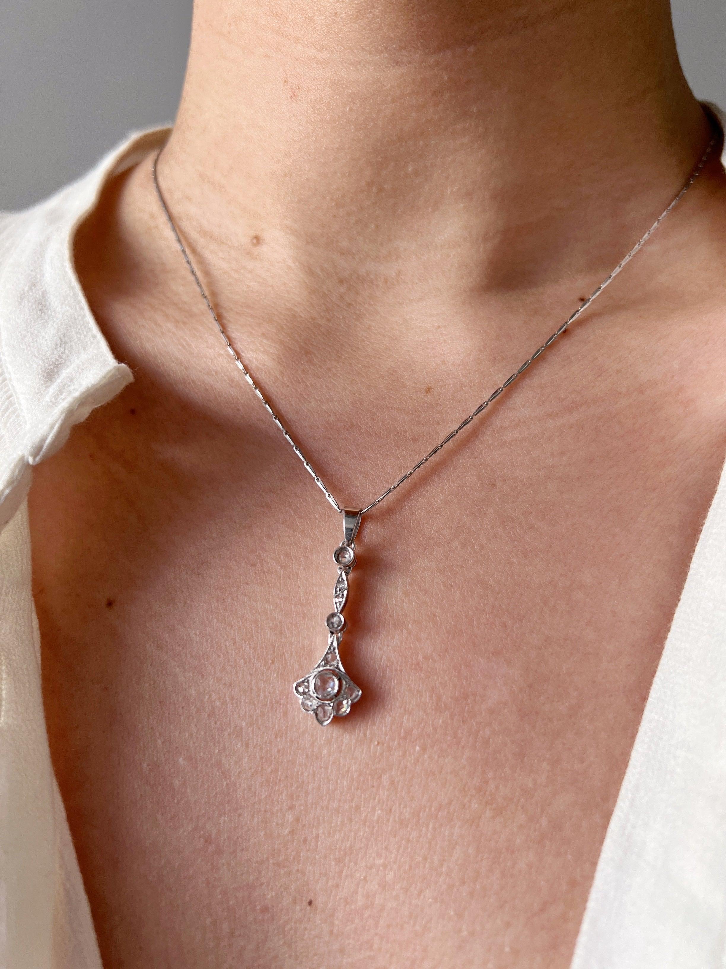 Articulated 18K white gold rose cut diamond flower pendant - Curiously timeless