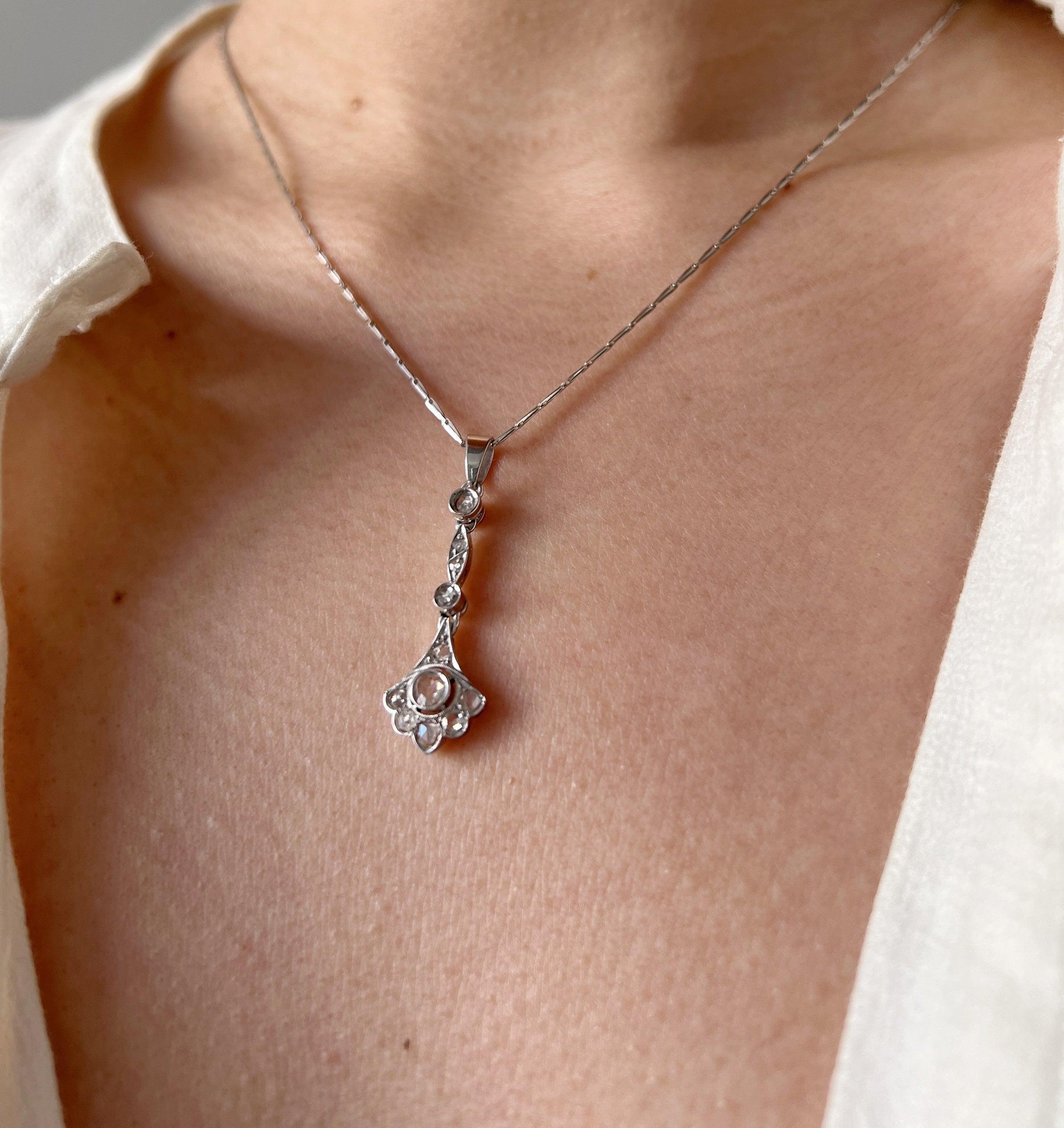 Articulated 18K white gold rose cut diamond flower pendant - Curiously timeless