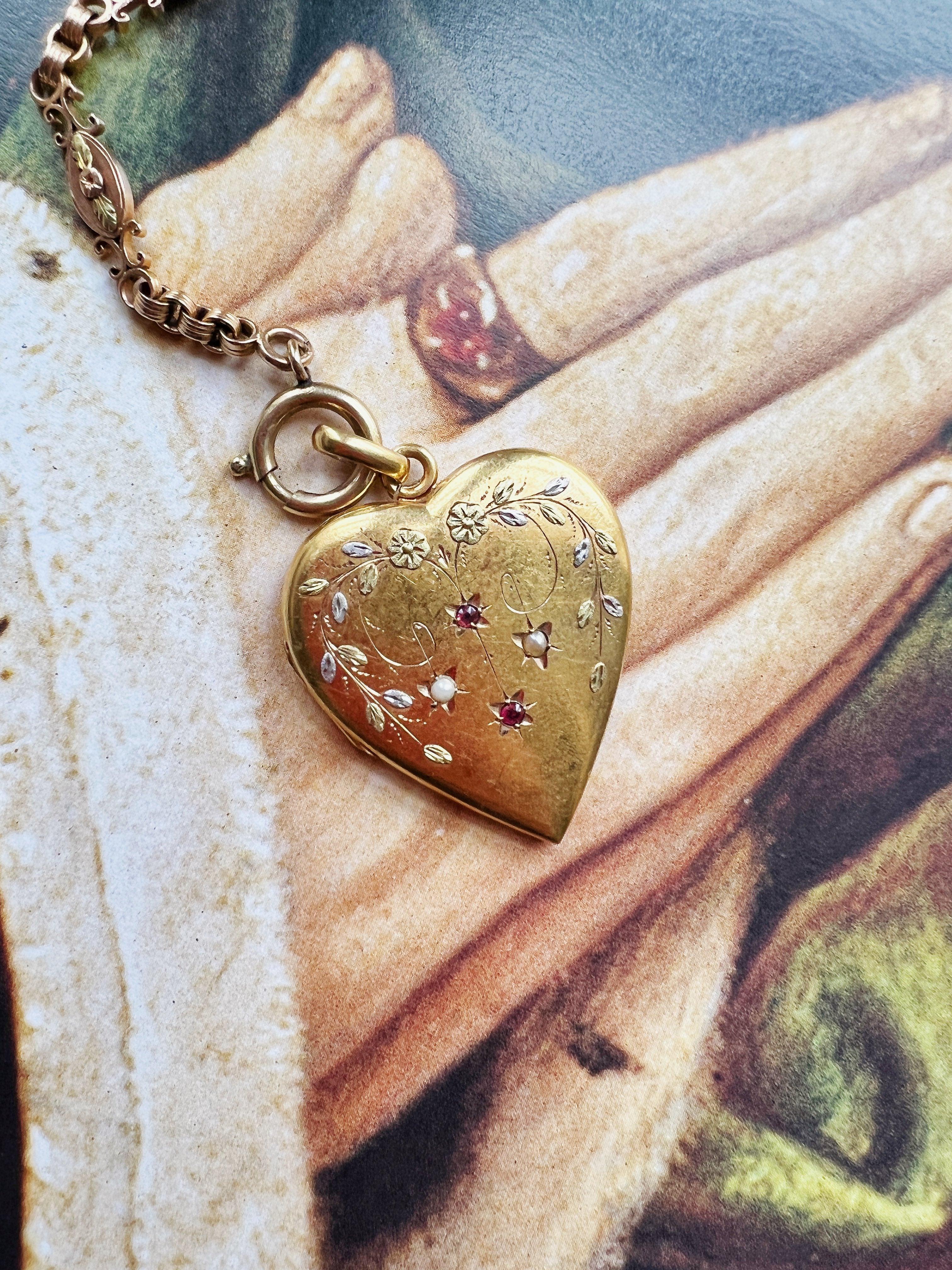 Very sweet French Art Nouveau era 18K gold pearl heart shape locket pendant - Curiously timeless
