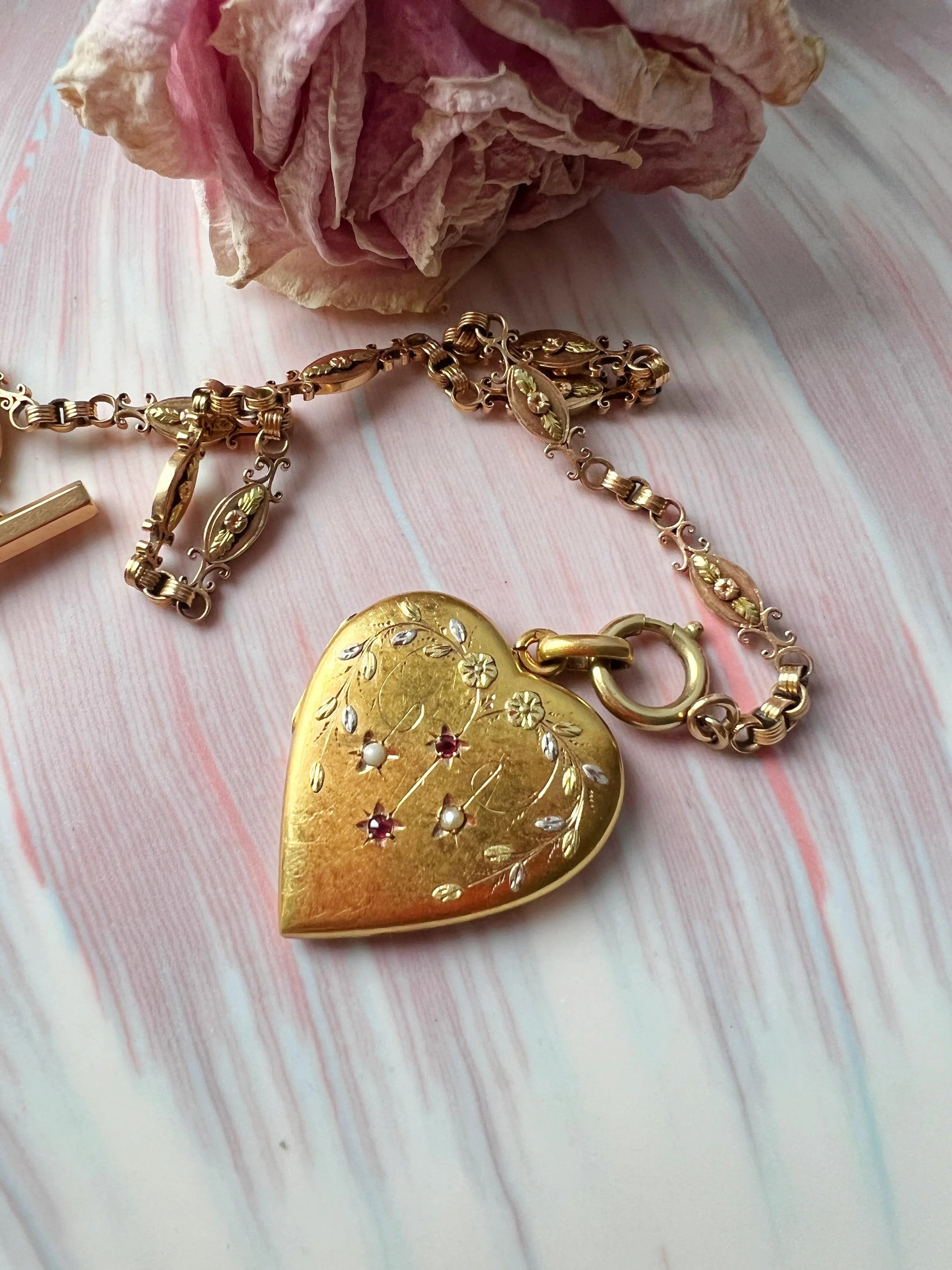 Very sweet French Art Nouveau era 18K gold pearl heart shape locket pendant - Curiously timeless