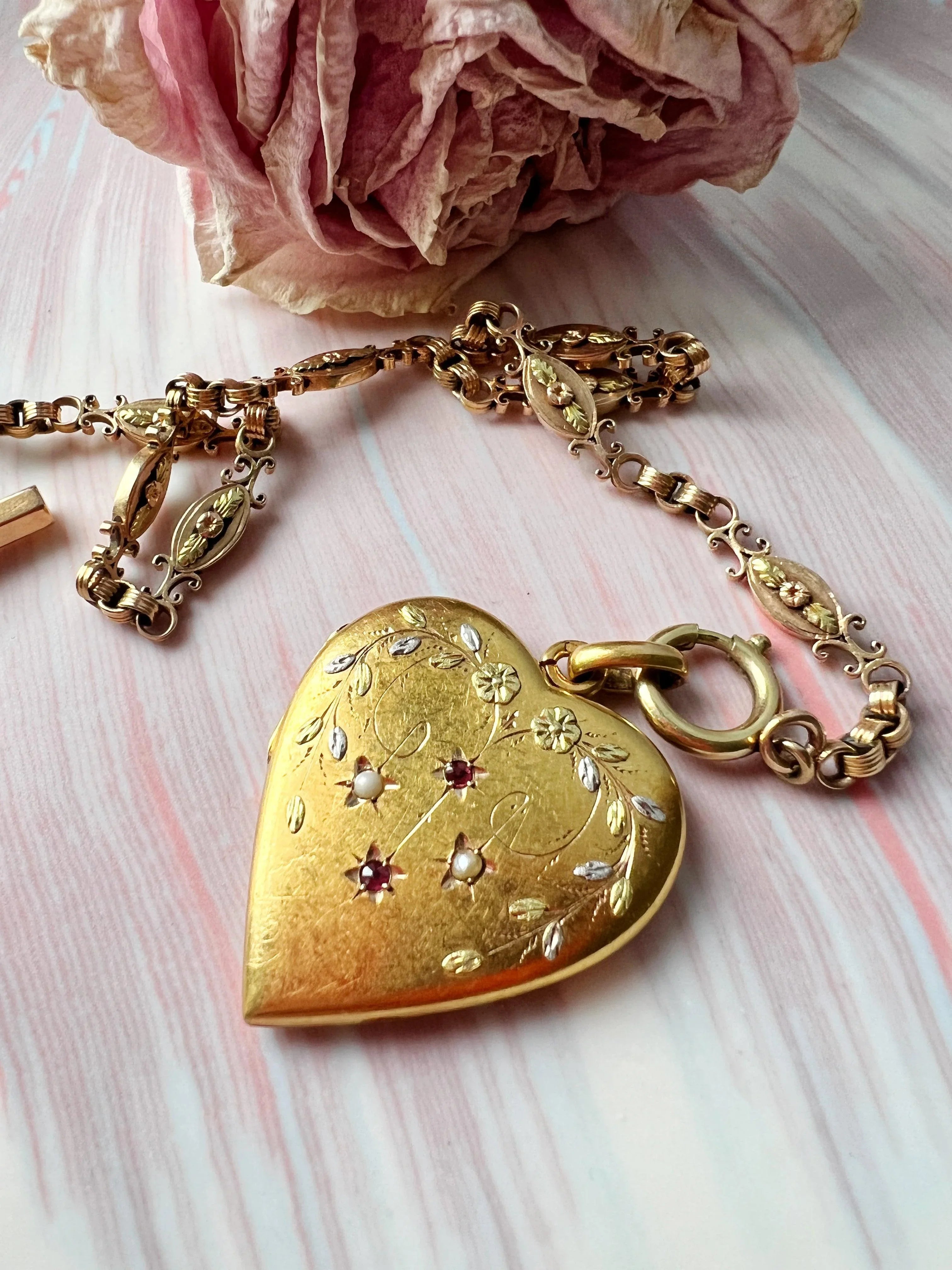 Very sweet French Art Nouveau era 18K gold pearl heart shape locket pendant - Curiously timeless