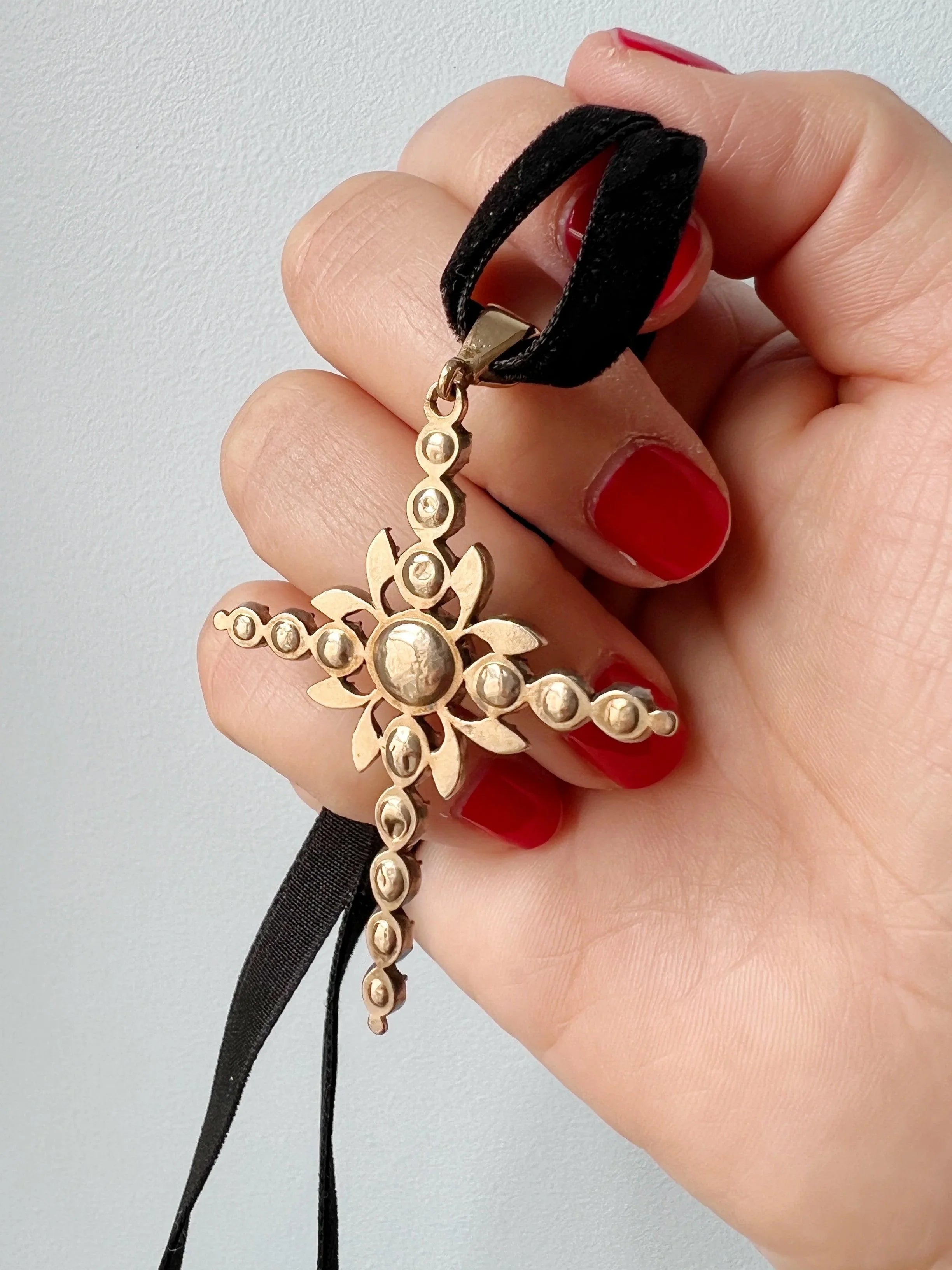 Georgian era rose cut diamond Flemish cross pendant - Curiously timeless