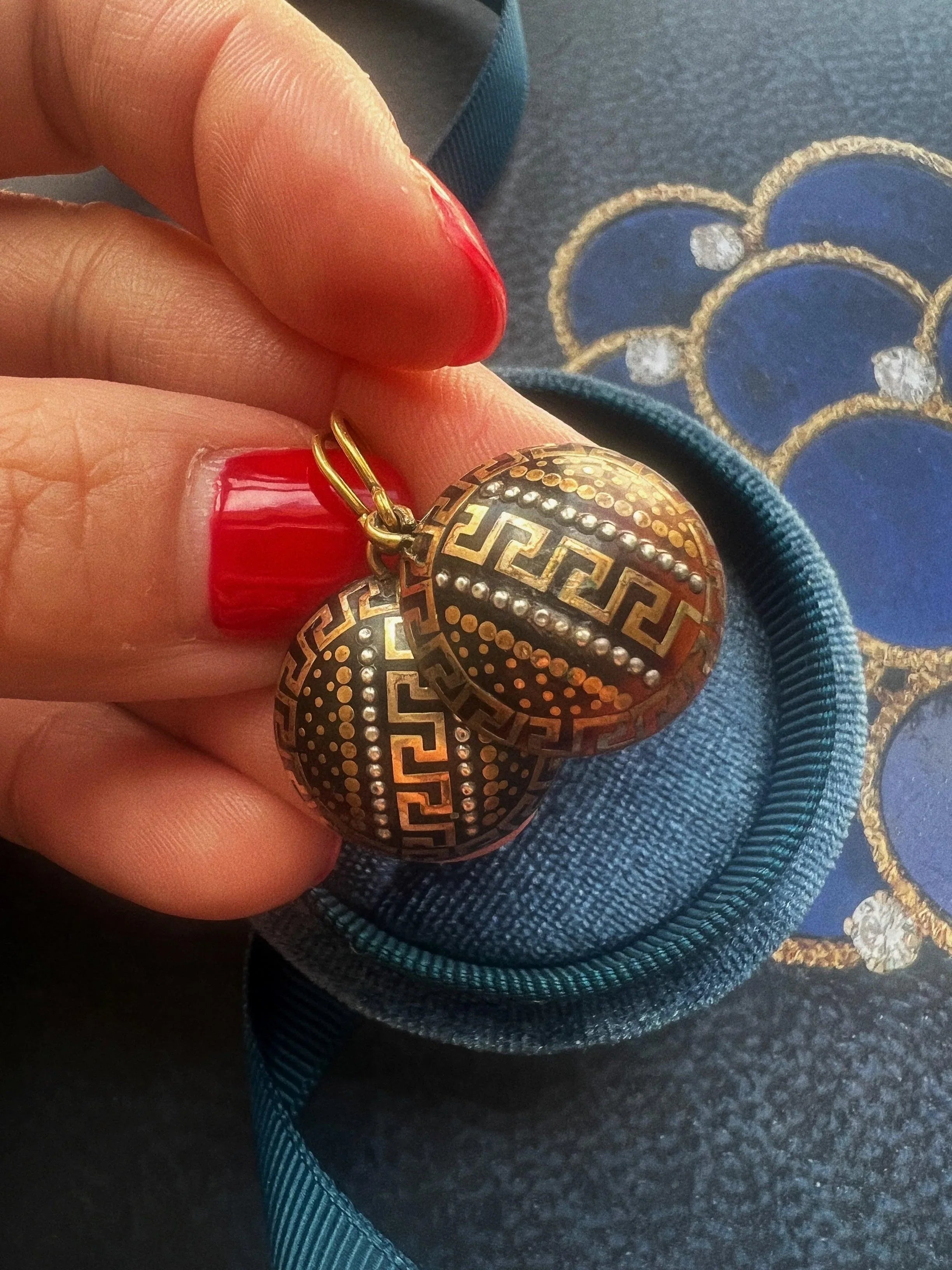 Victorian era geometrical shell gold inlay earrings - Curiously timeless