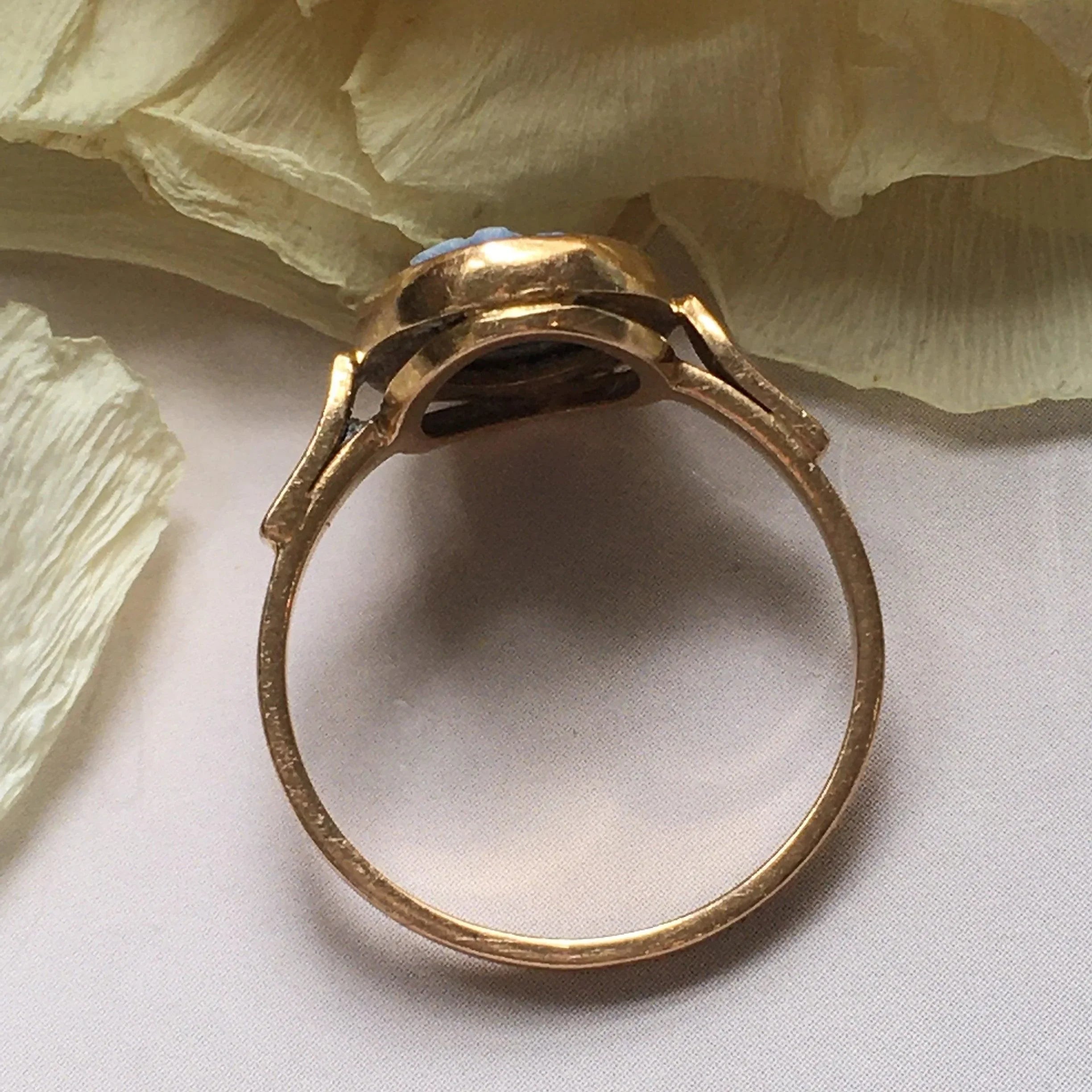 Antique Wedgwood blue cameo Mercury with caduceus 18K gold ring - Curiously timeless