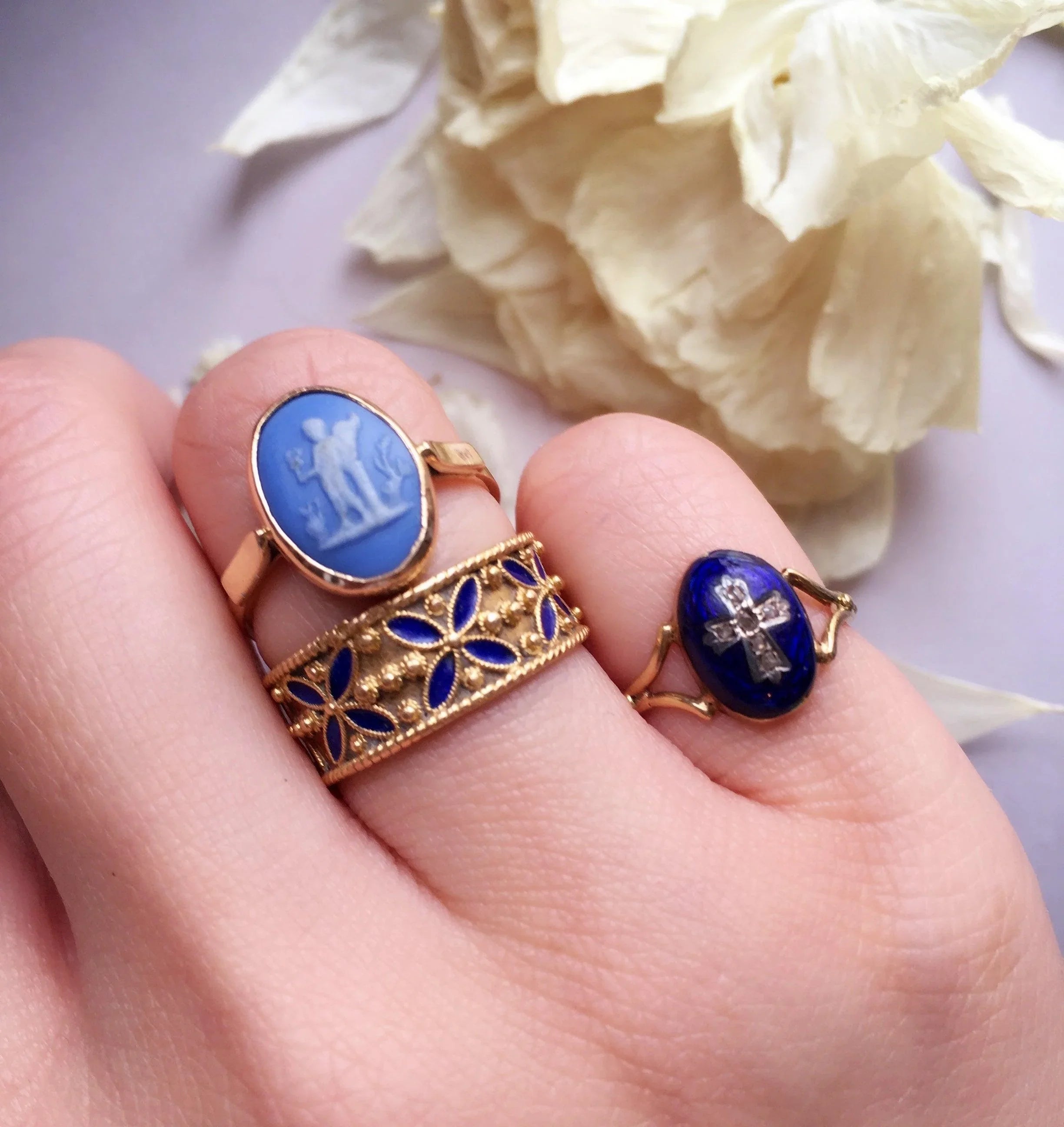 Antique Wedgwood blue cameo Mercury with caduceus 18K gold ring - Curiously timeless