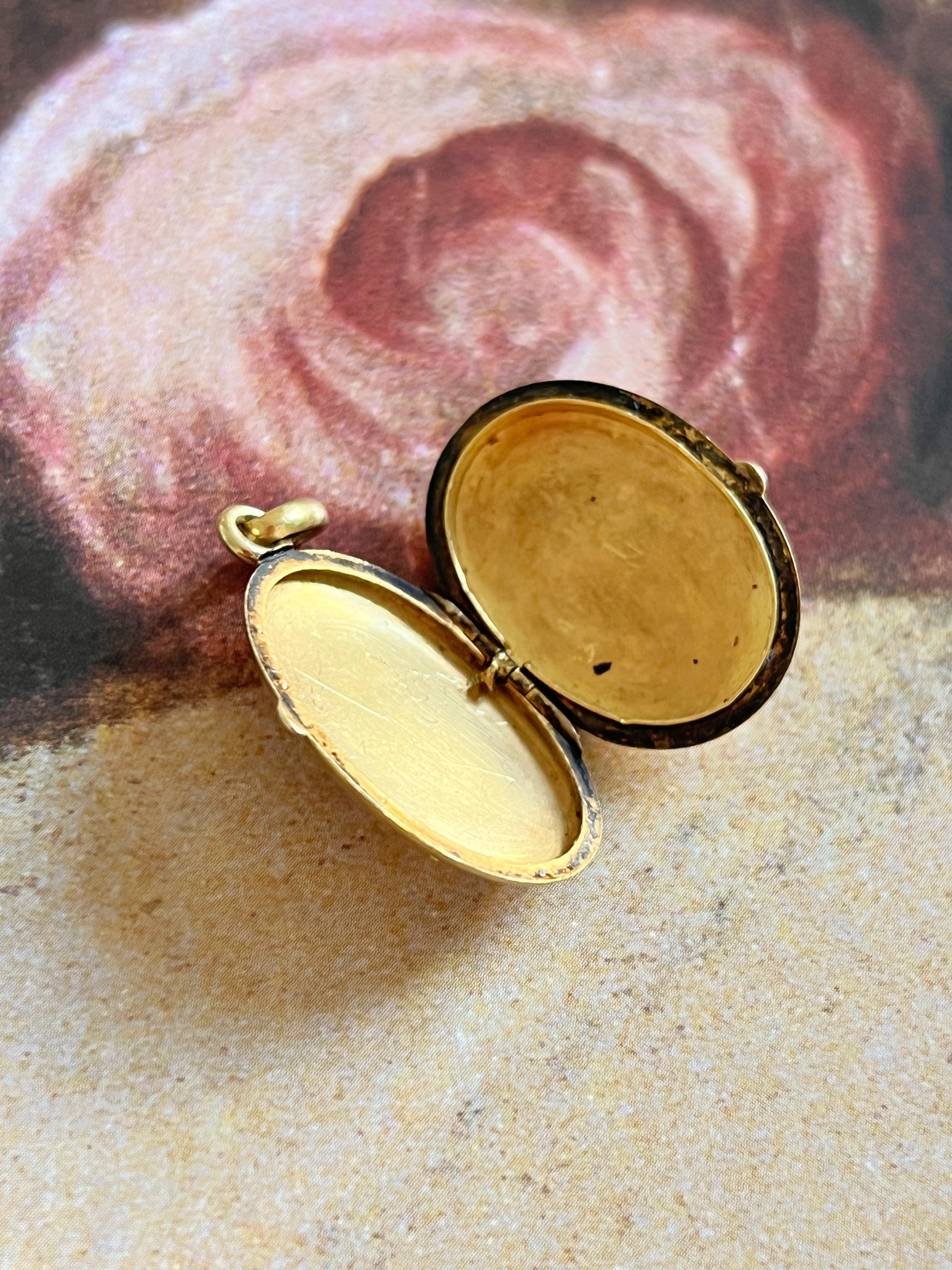 Lucky French Antique Victorian era 18K gold horseshoe locket pendant - Curiously timeless