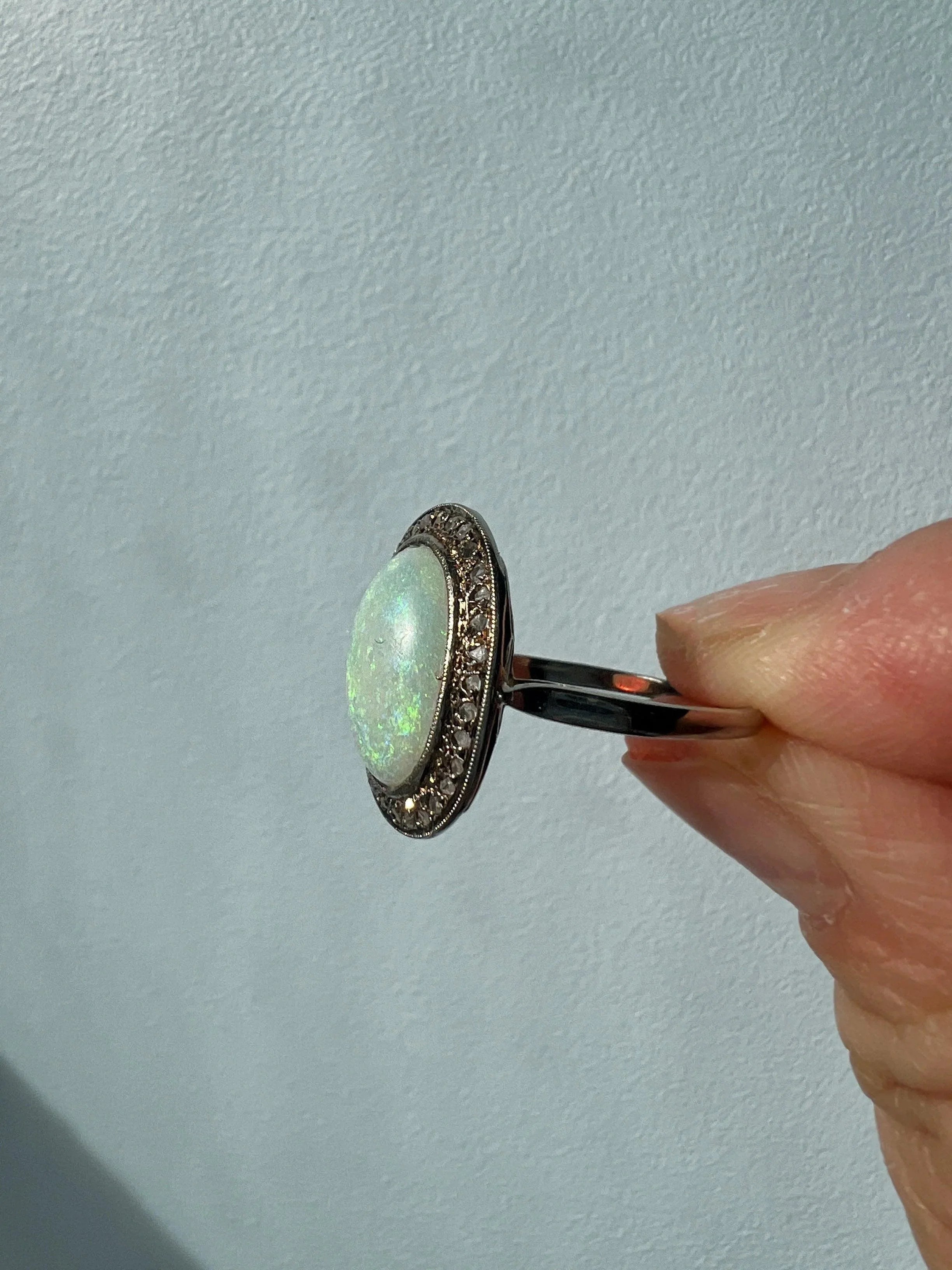 Early 20th century large 18K gold opal diamond ring - Curiously timeless