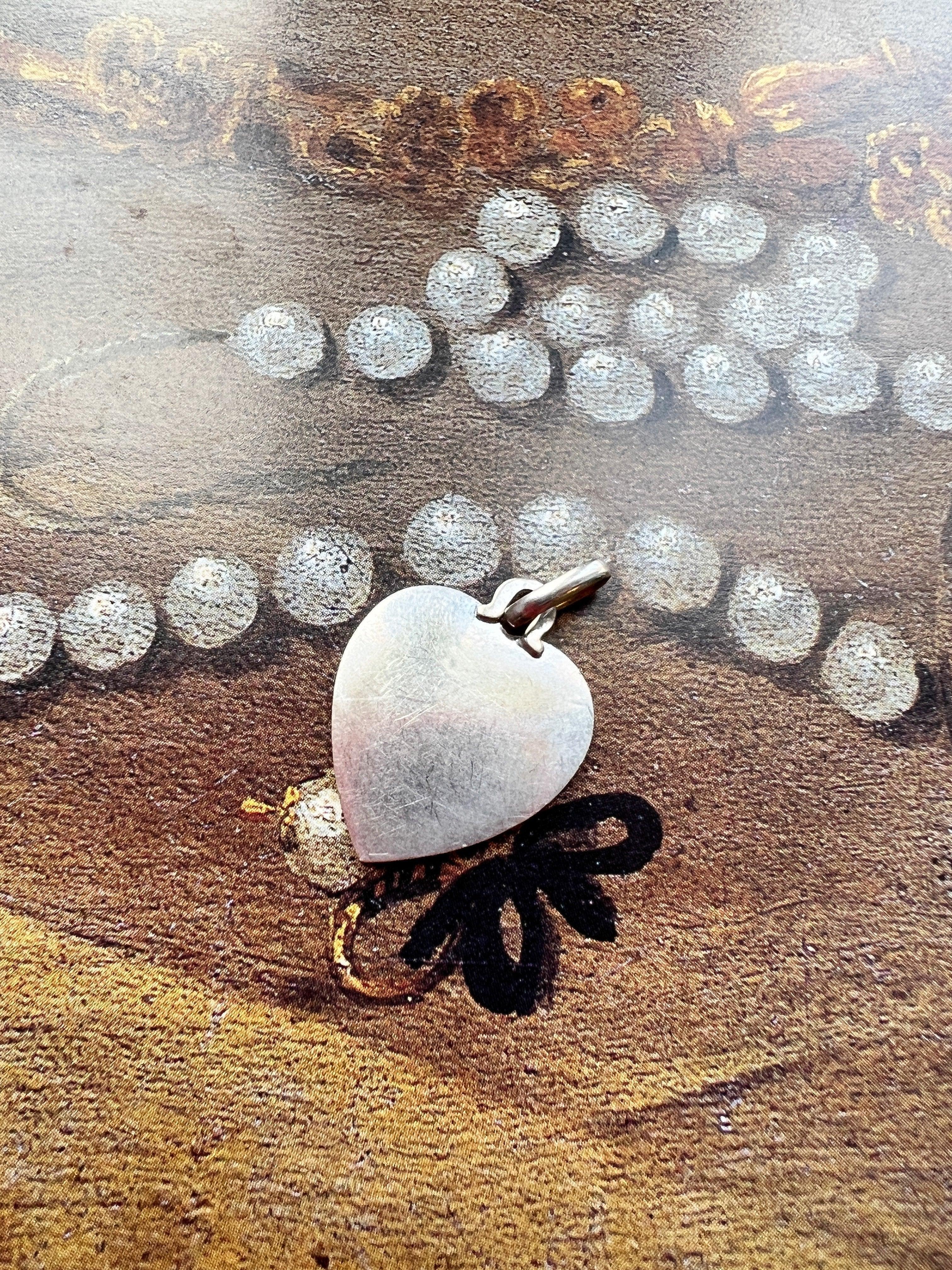 French Vintage 18K white gold Augis heart shaped medal - Curiously timeless