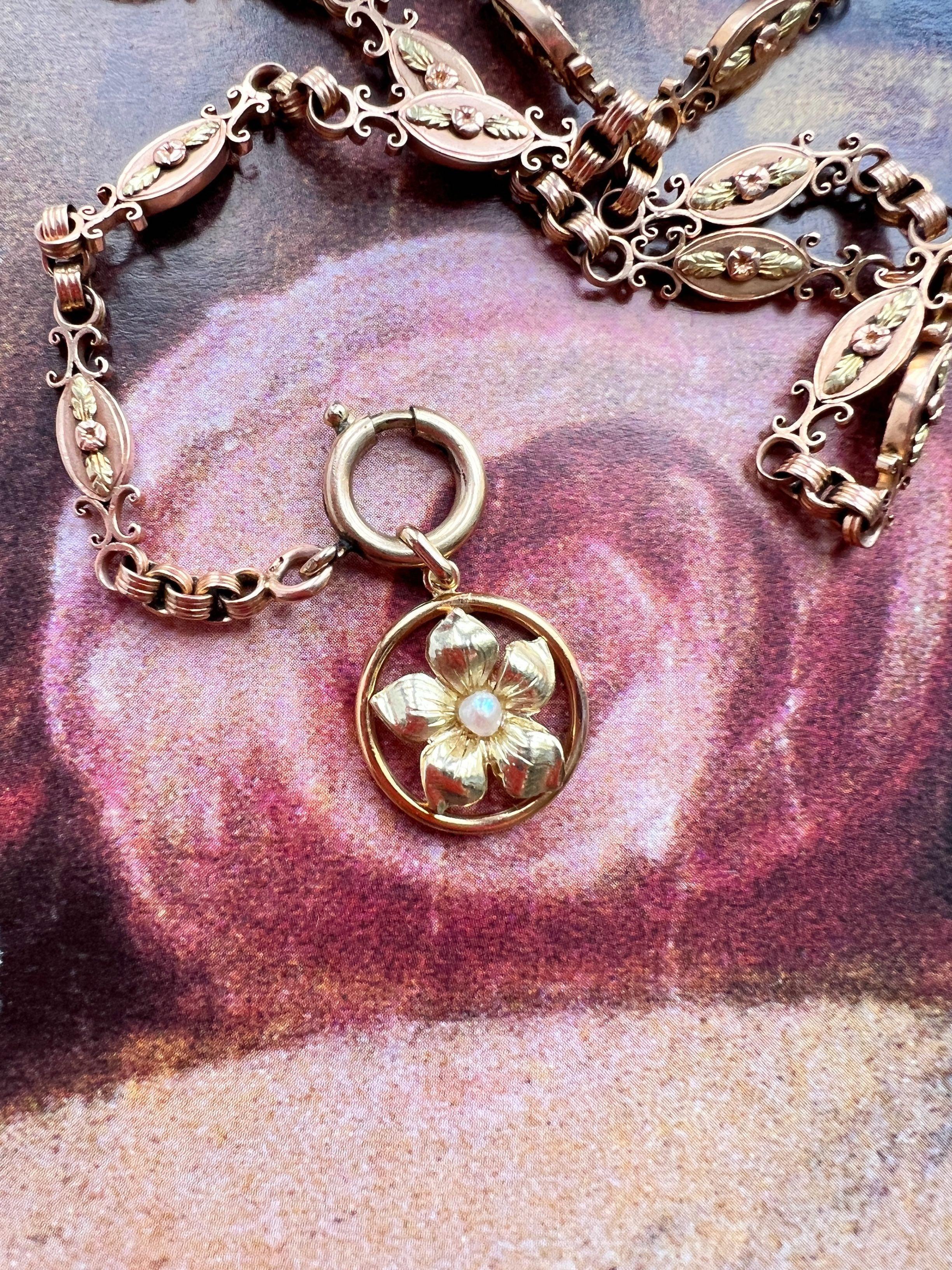 Very sweet mini French Art Nouveau 18K gold pearl pansy flower pendant - Curiously timeless