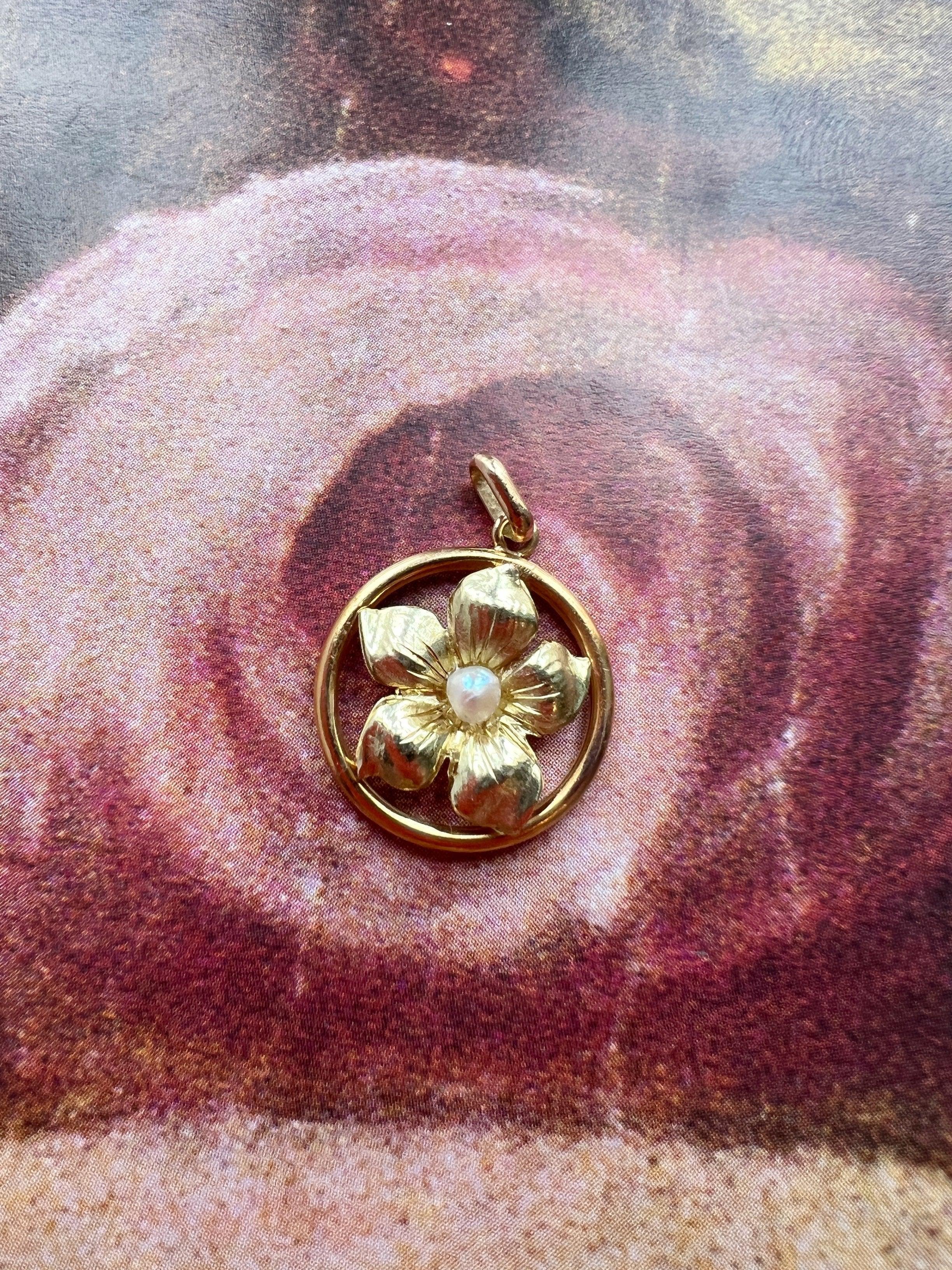 Very sweet mini French Art Nouveau 18K gold pearl pansy flower pendant - Curiously timeless