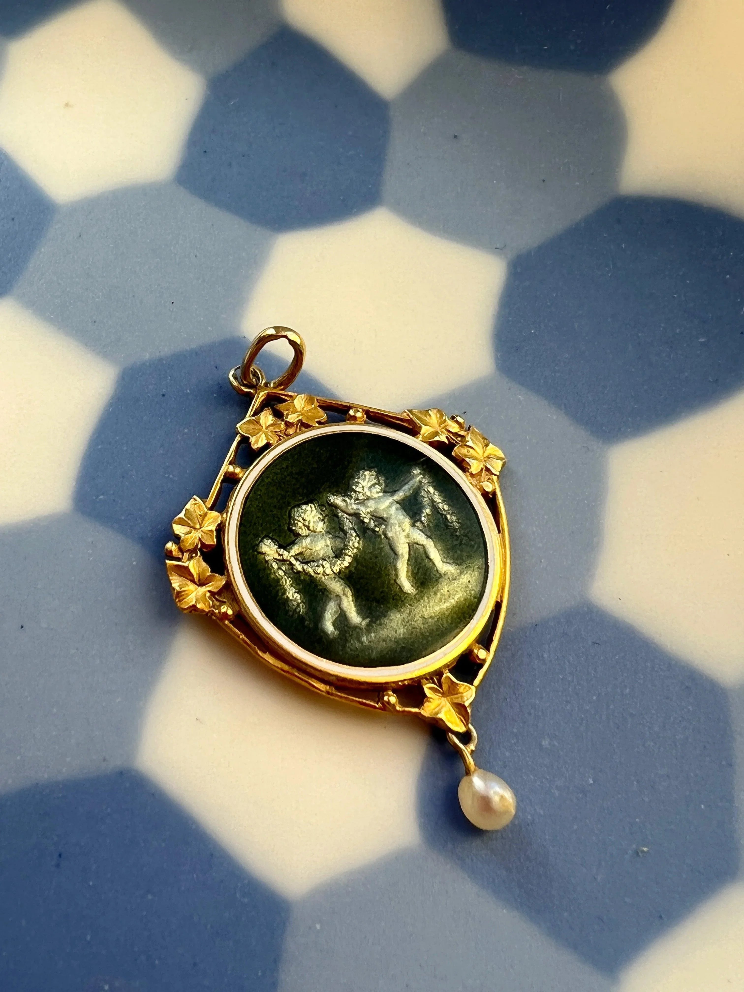 Art Nouveau 18k gold pearl twin star medal pendant - Curiously timeless