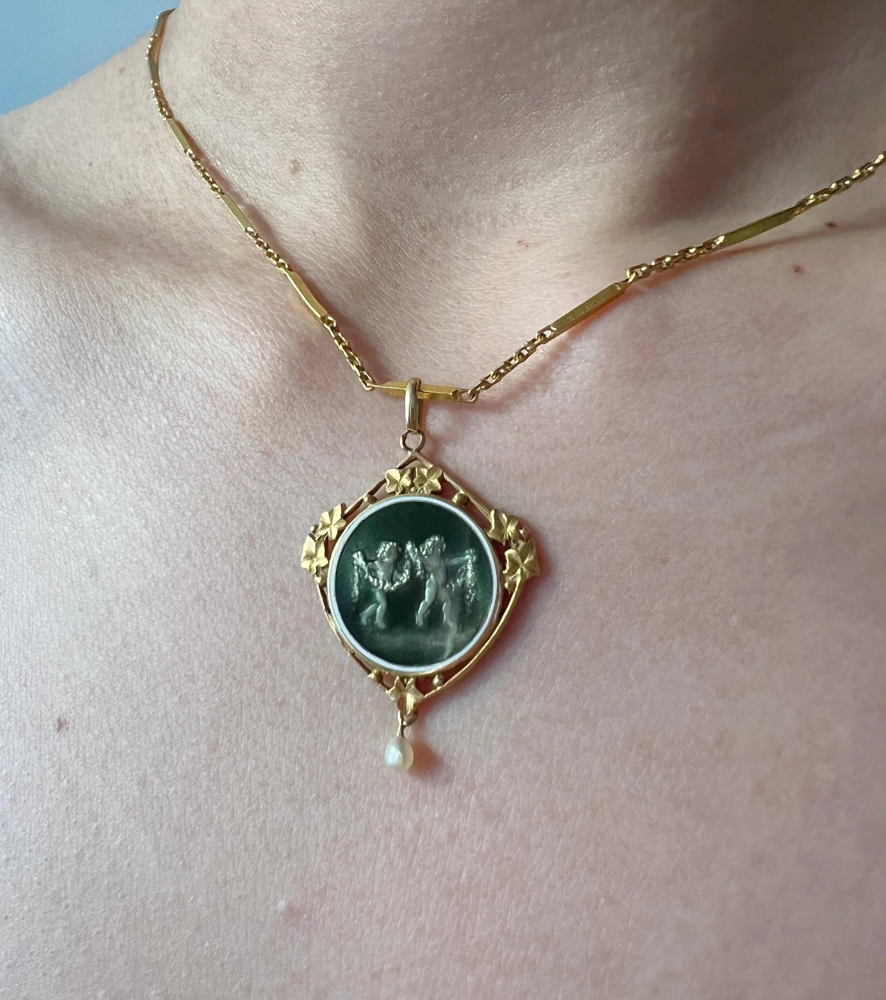 Art Nouveau 18k gold pearl twin star medal pendant - Curiously timeless