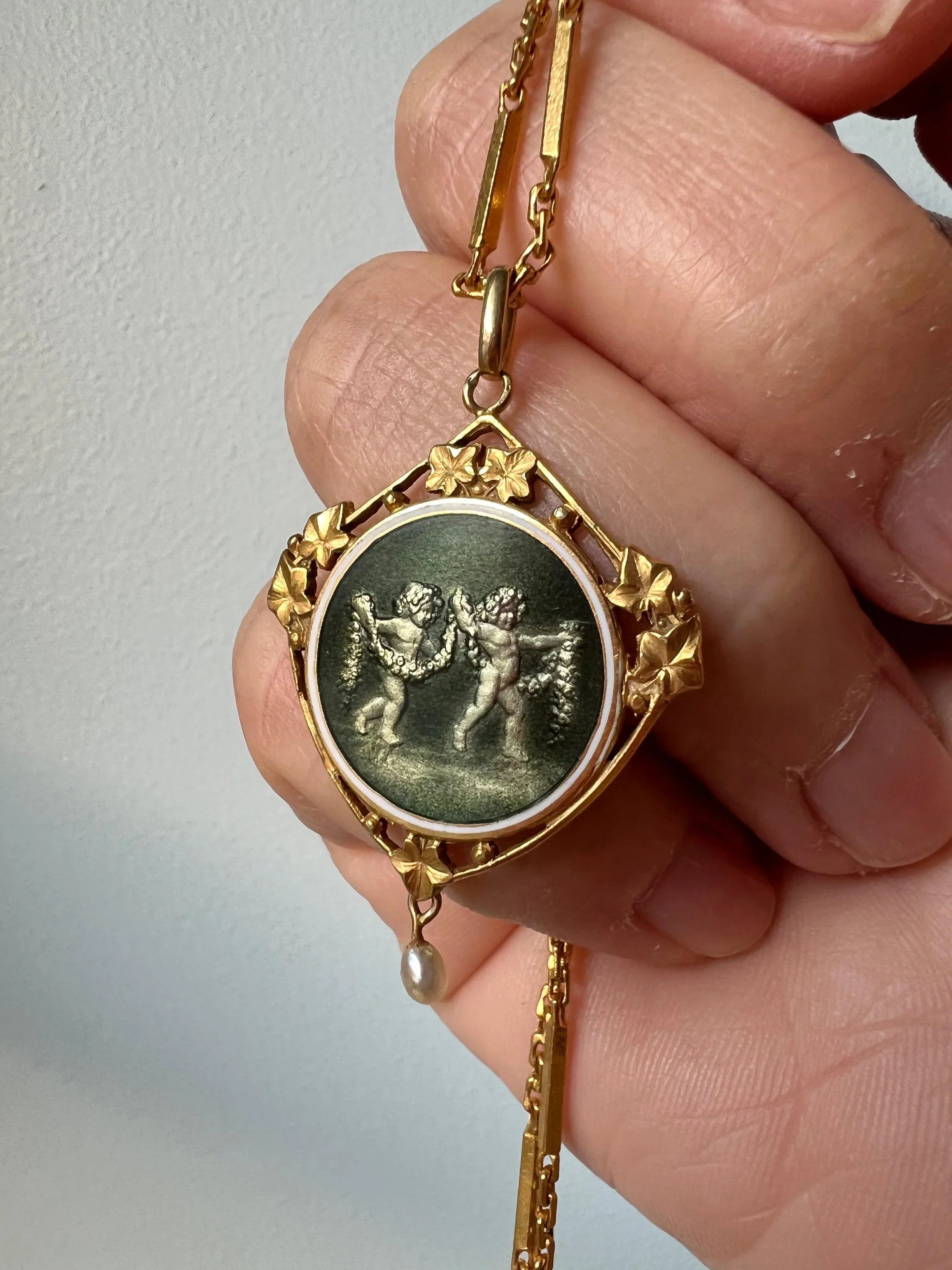Art Nouveau 18k gold pearl twin star medal pendant - Curiously timeless