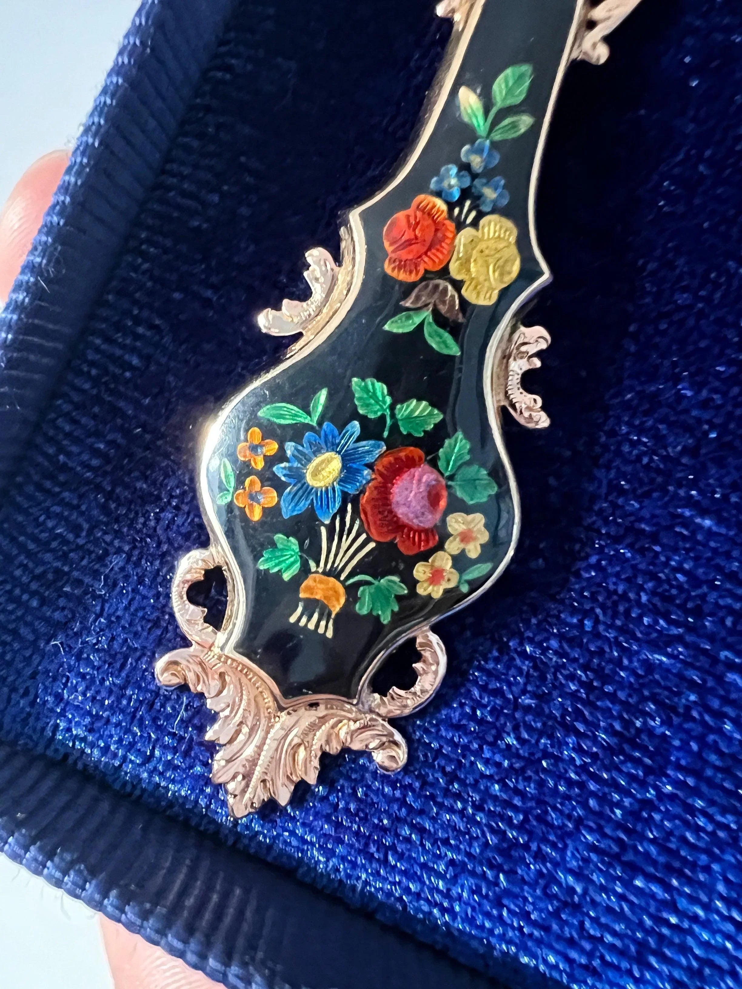 Victorian era 18K gold enamel flower drop earrings - Curiously timeless