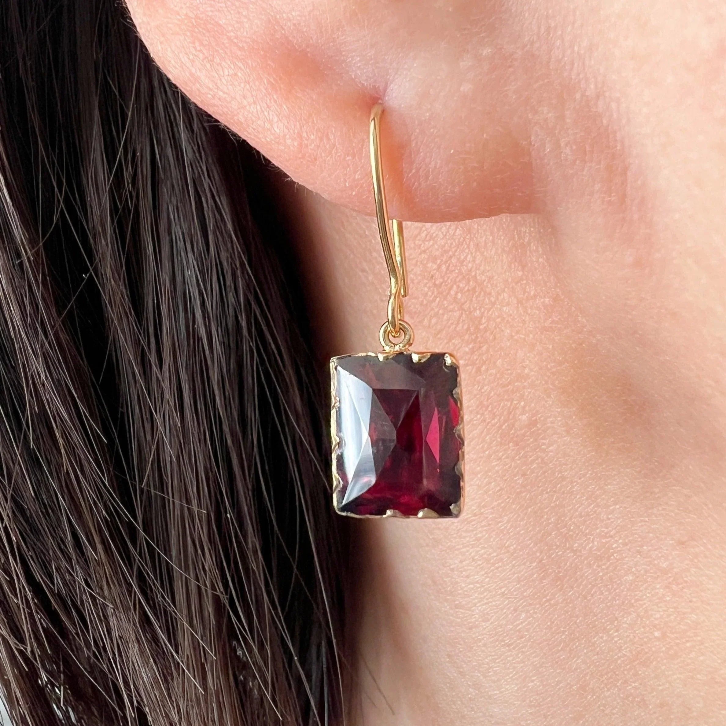 Victorian era 18K gold French Perpignan garnet earrings - Curiously timeless