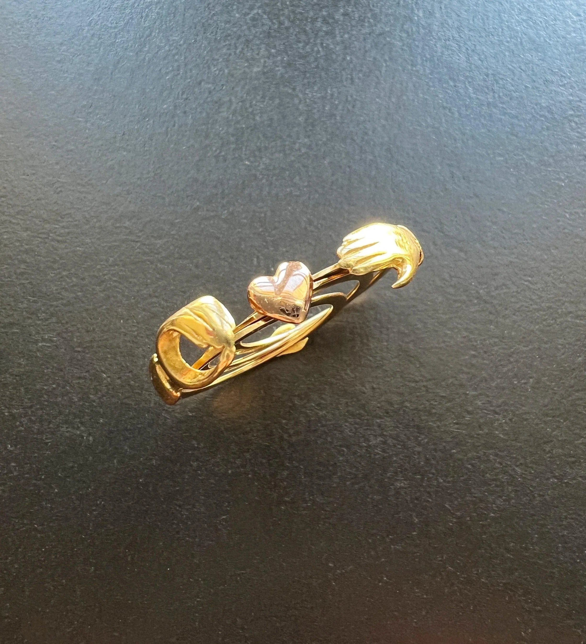 French 18K gold hands heart Fede & Faith ring - Curiously timeless