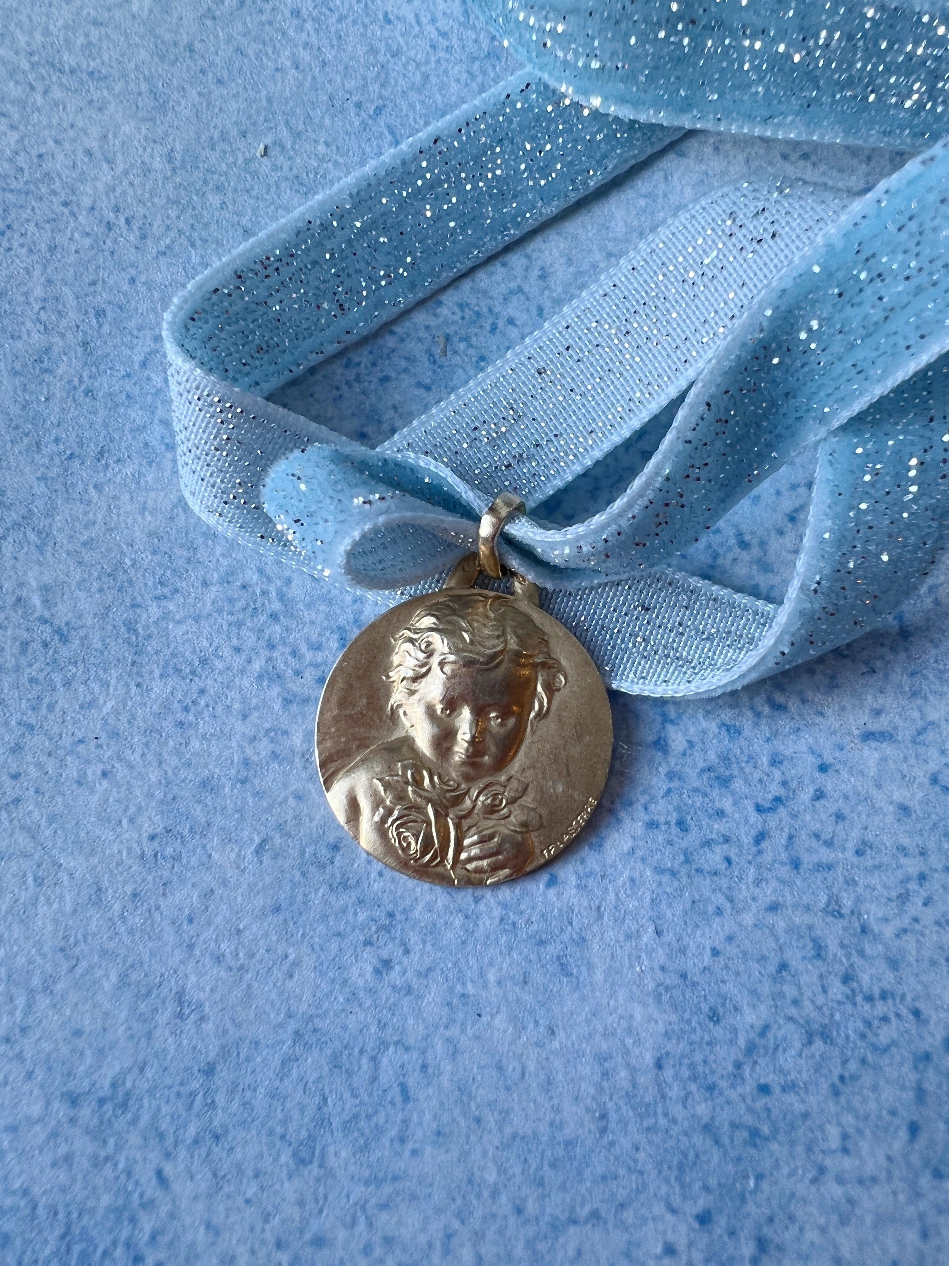 Beautiful French antique 18K gold angel rose medal pendant signed LASSERRE - Curiously timeless