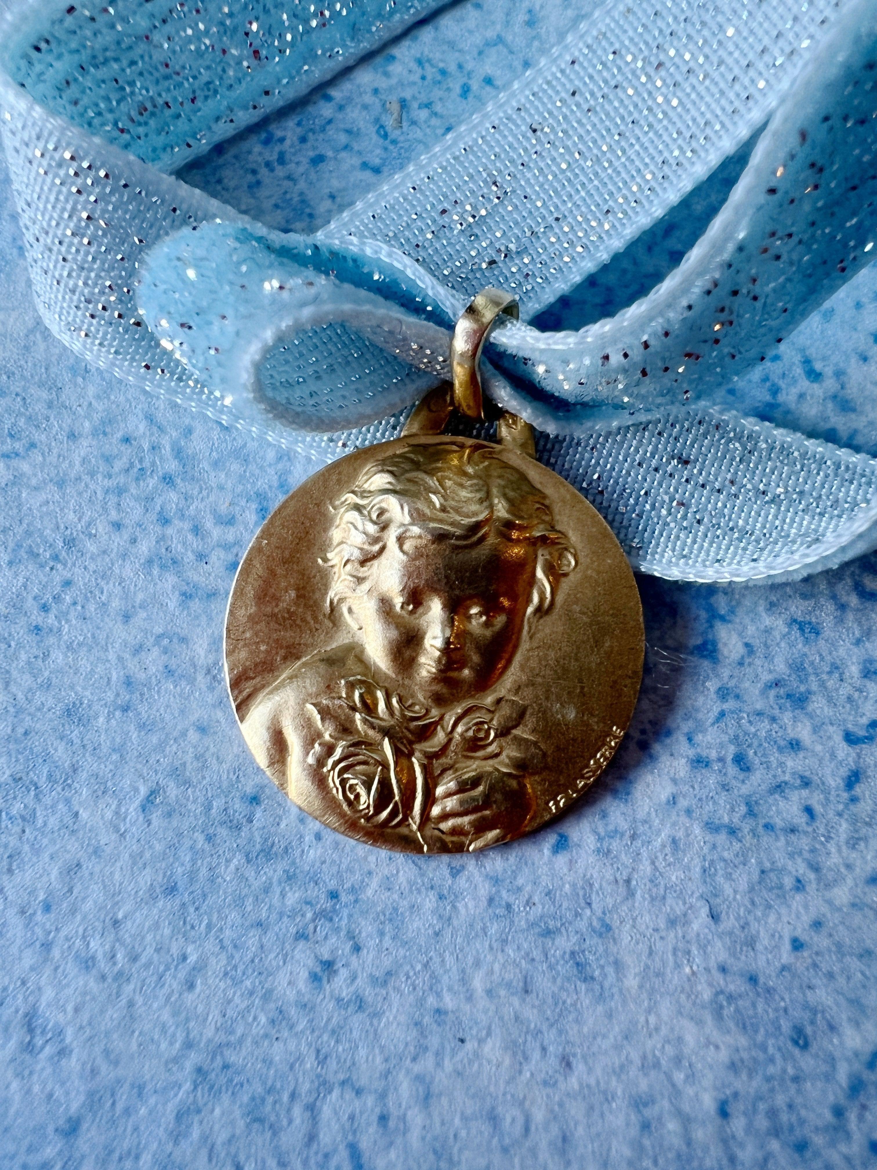 Beautiful French antique 18K gold angel rose medal pendant signed LASSERRE - Curiously timeless