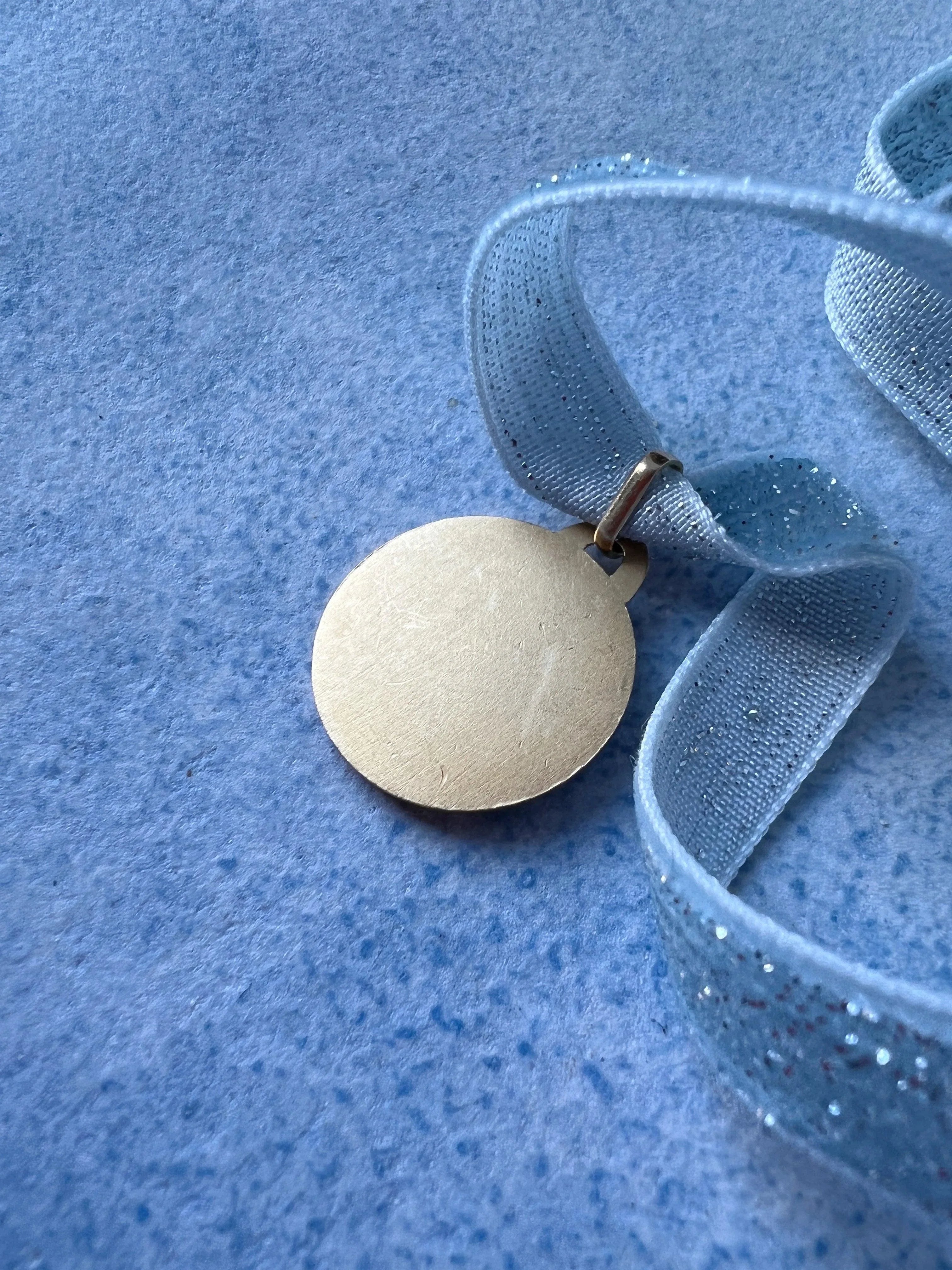 Beautiful French antique 18K gold angel rose medal pendant signed LASSERRE - Curiously timeless