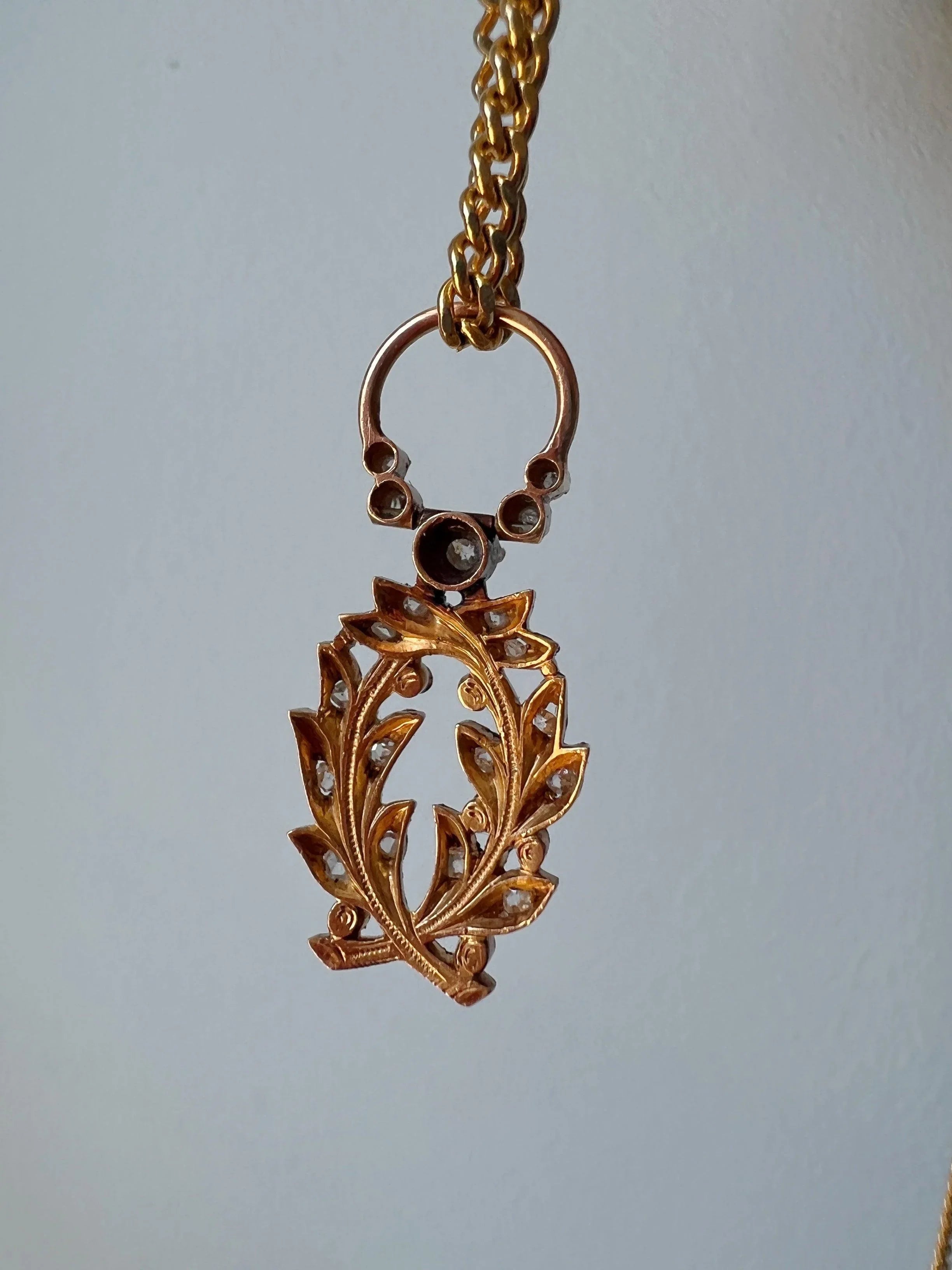 Lovely French vintage 18K gold diamond ruby laurel pendant - Curiously timeless