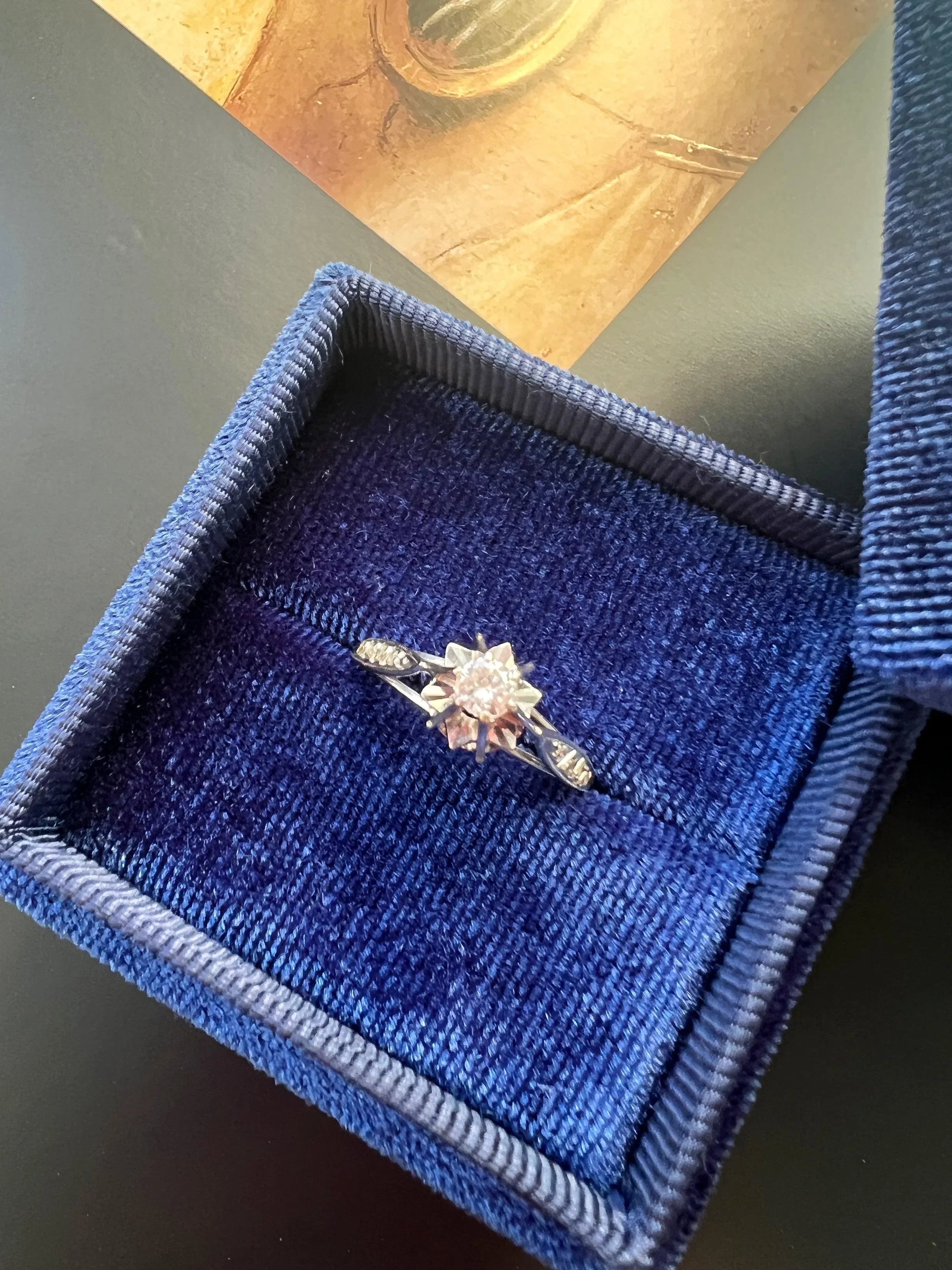 Early 20th century 18K white gold diamond solitaire ring - Curiously timeless