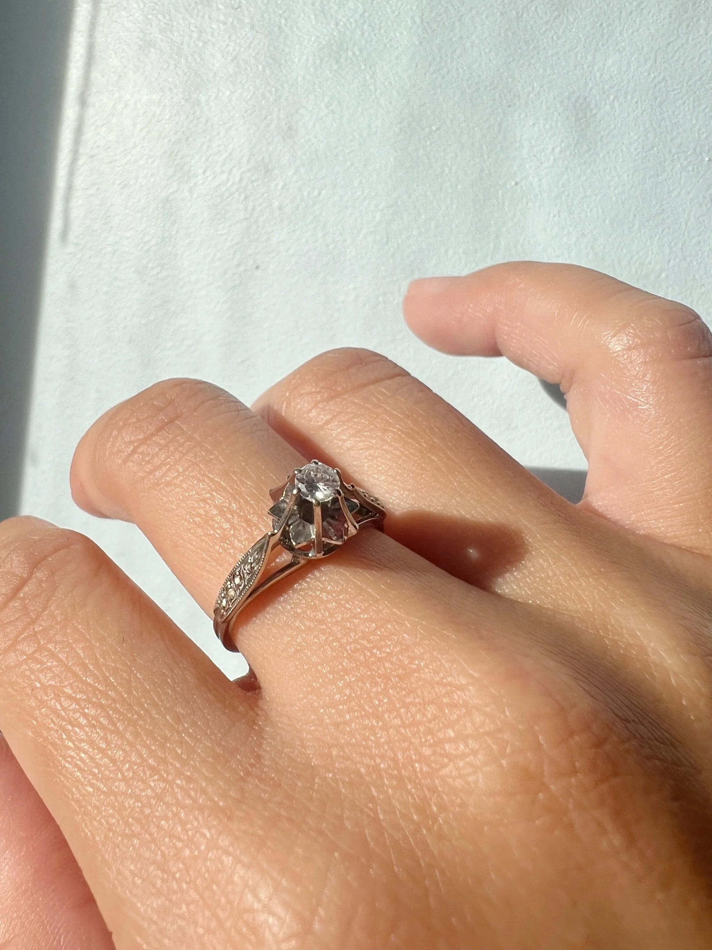 Early 20th century 18K white gold diamond solitaire ring - Curiously timeless