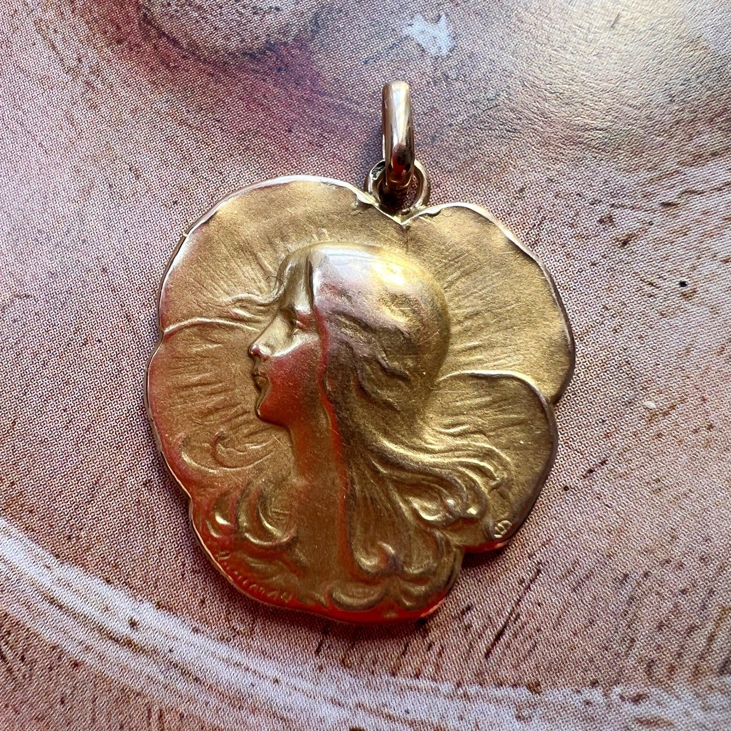French Art Nouveau Pansy Lady 18K gold pendant - Curiously timeless