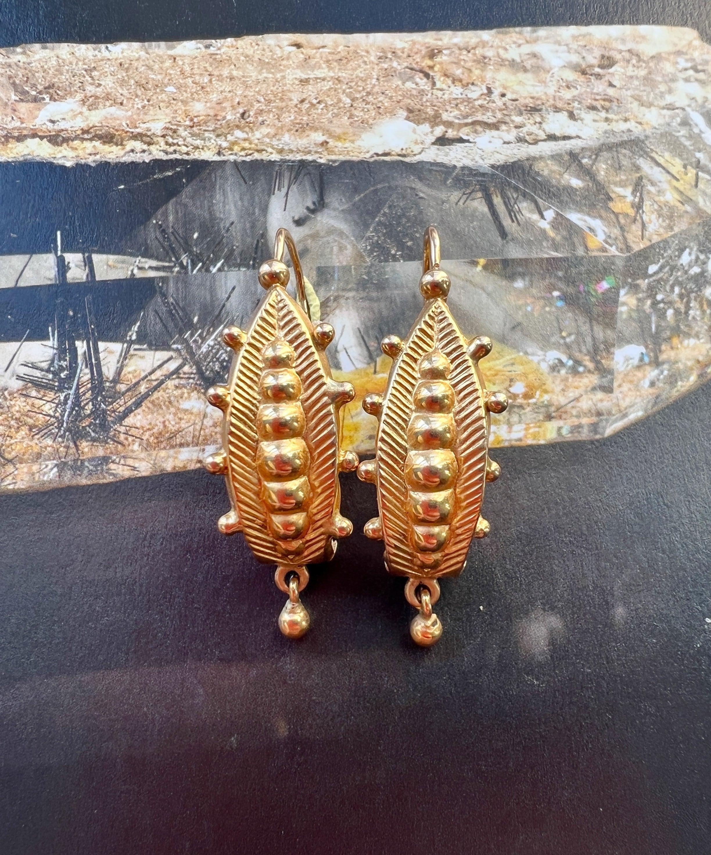 Rare Georgian 18K gold French Poissarde earrings - Curiously timeless