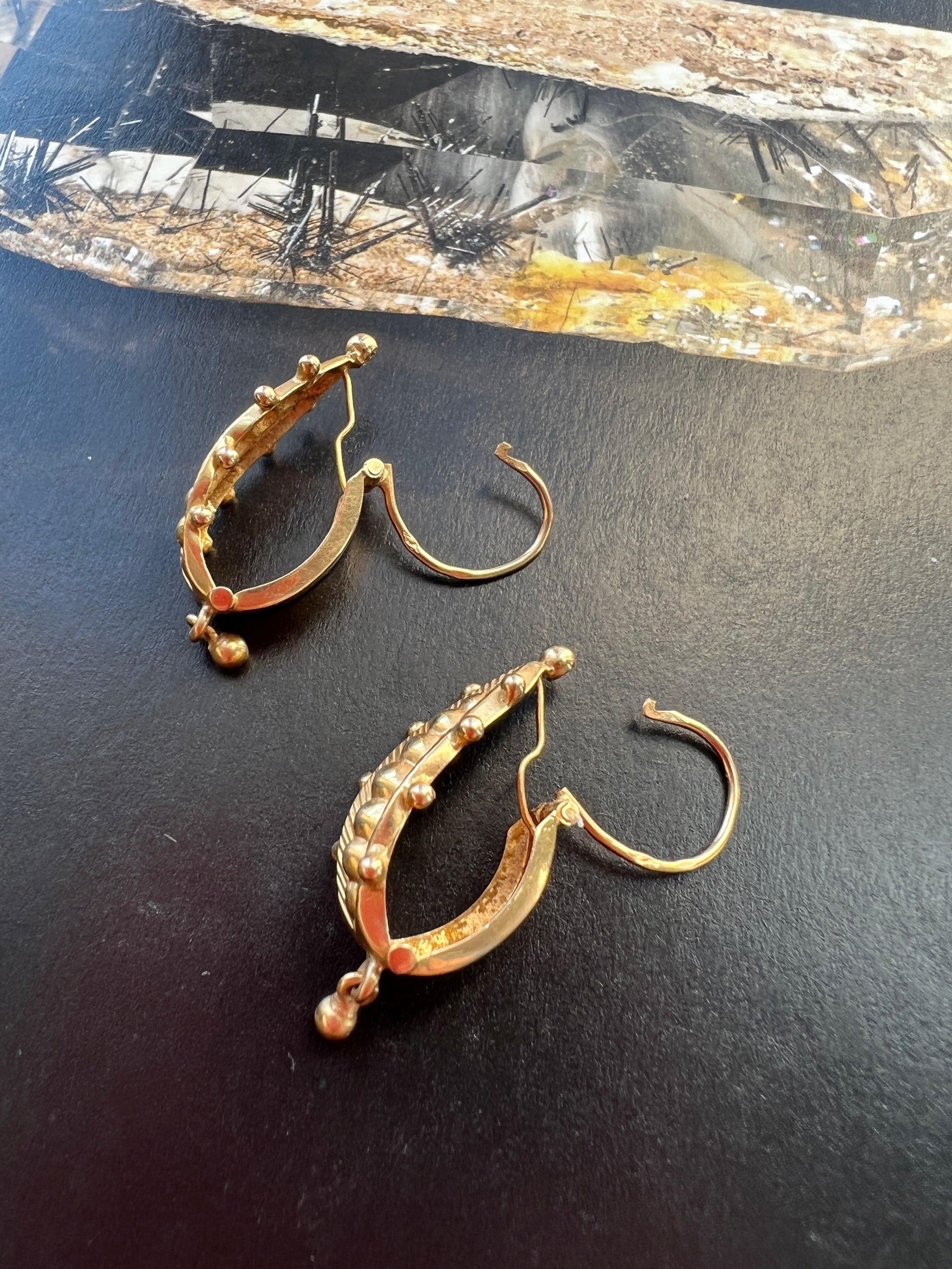 Rare Georgian 18K gold French Poissarde earrings - Curiously timeless