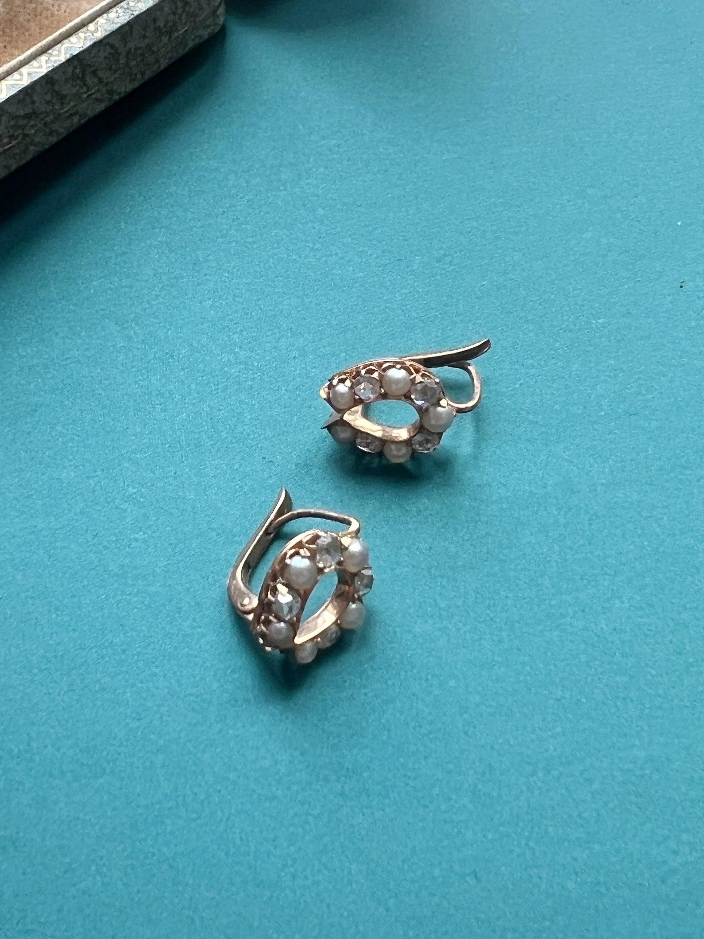 Victorian era rose cut diamonds and pearls horseshoe earrings - Curiously timeless