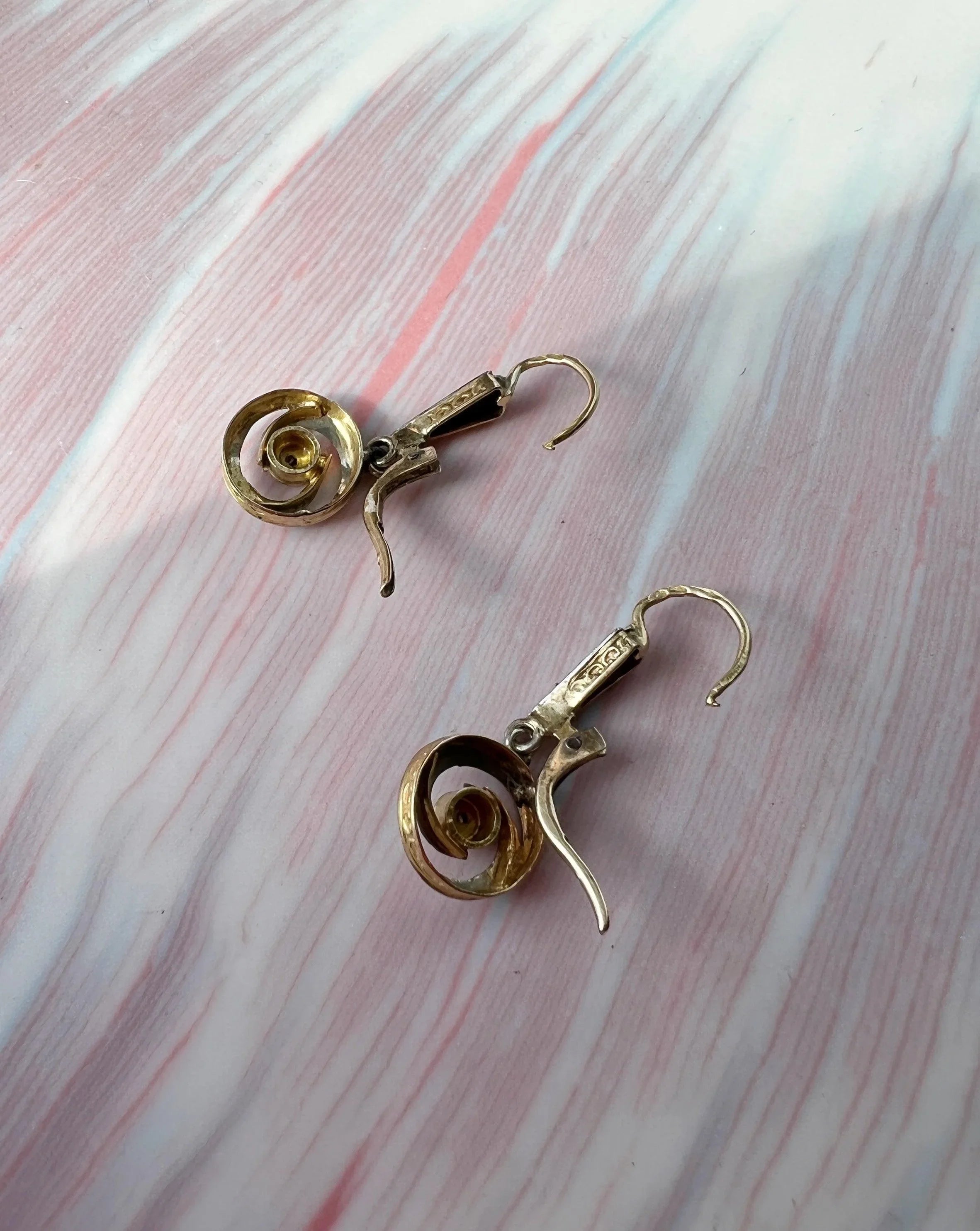 Edwardian 18K gold diamond drop sleeper earrings - Curiously timeless