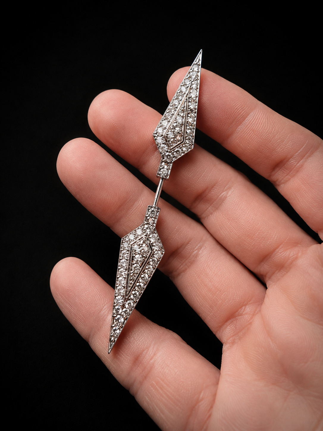 French Art Deco 18K gold diamond arrow jabot pin