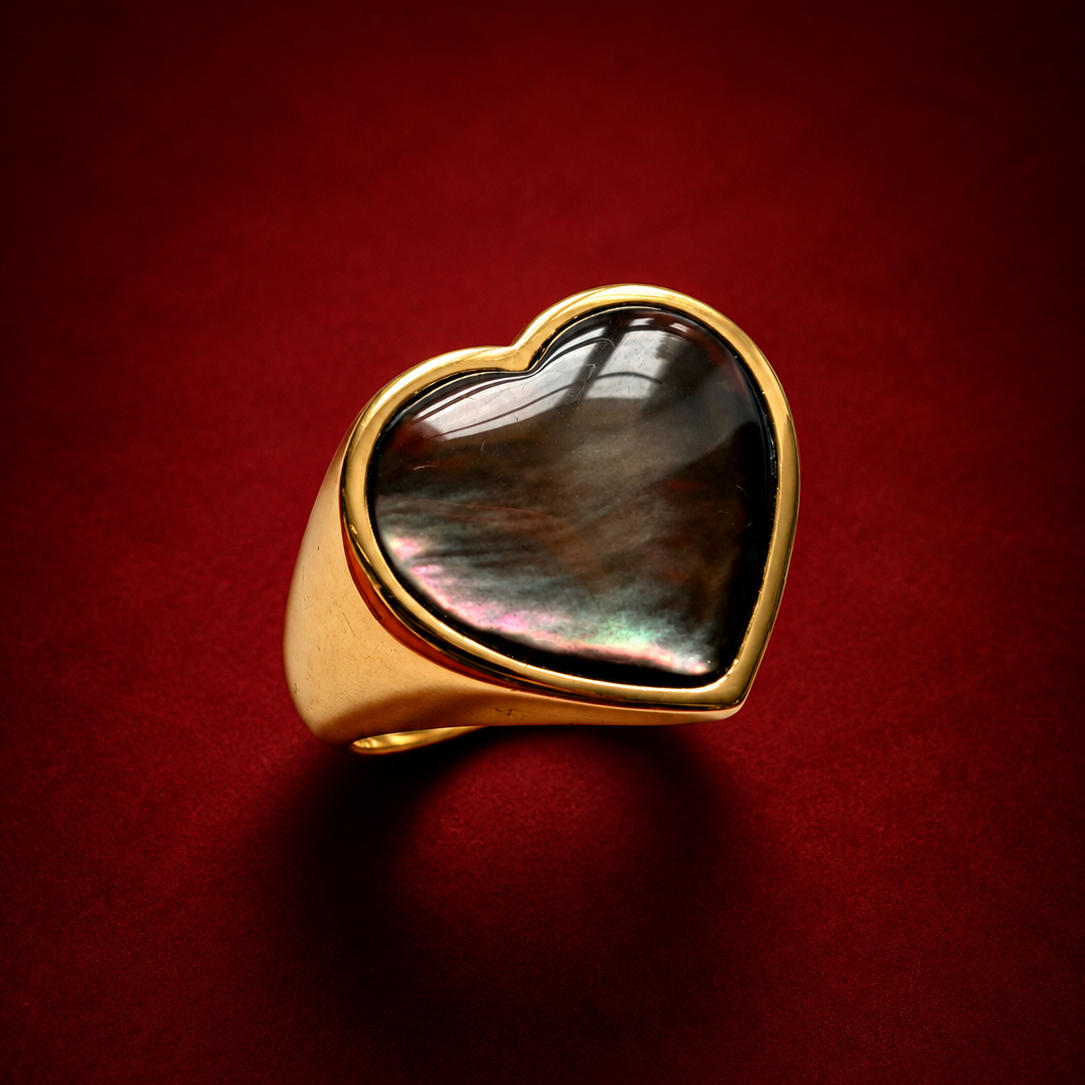 Vintage Boucheron 18K yellow gold heart signet ring
