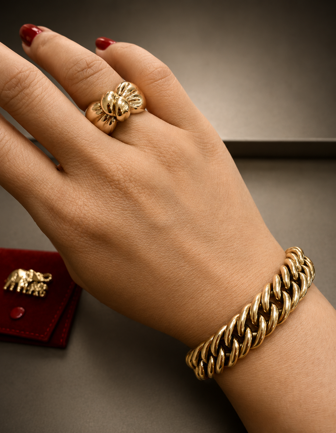 Antique 18K yellow gold curb link bracelet