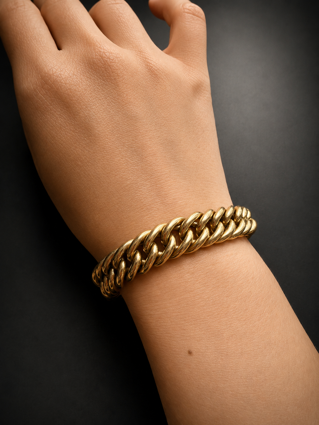 Antique 18K yellow gold curb link bracelet