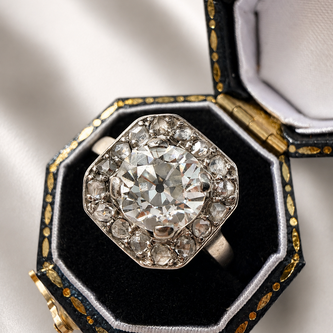 French Art Deco 18K gold 1.2ct old mine cut diamond Ring