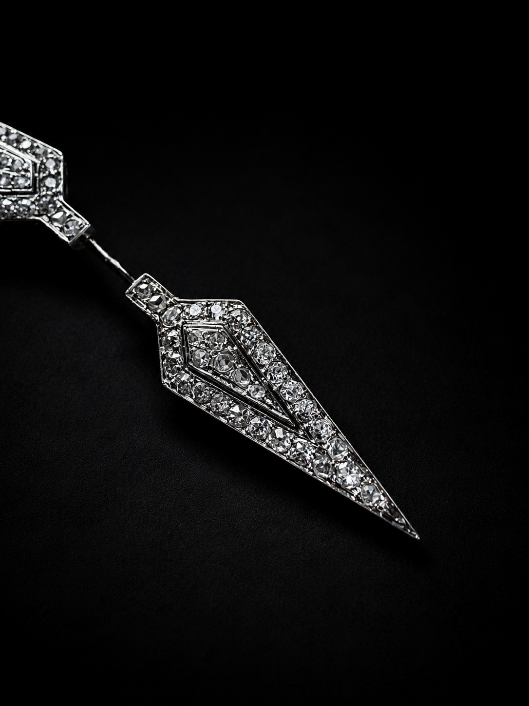 French Art Deco 18K gold diamond arrow jabot pin