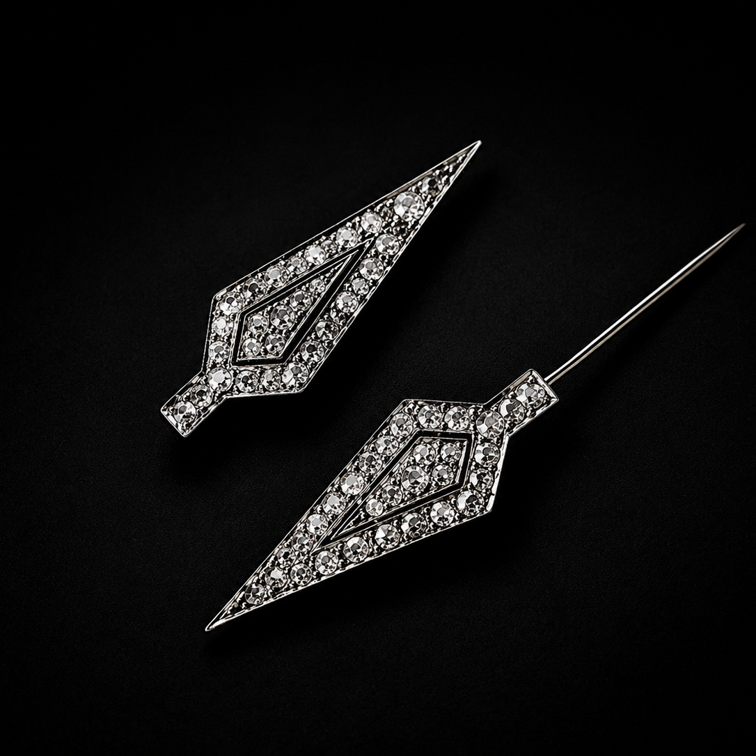 French Art Deco 18K gold diamond arrow jabot pin