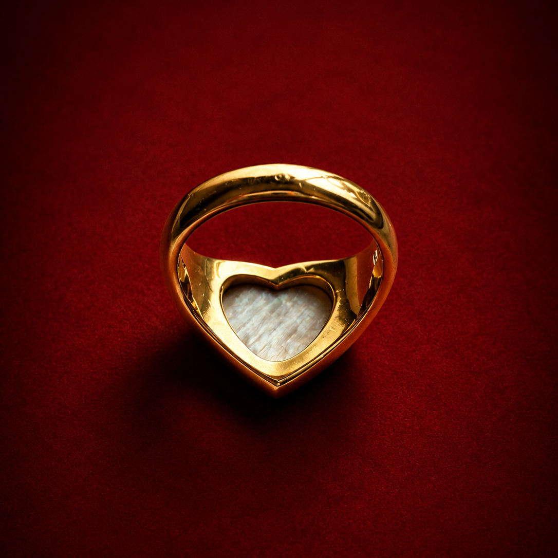 Vintage Boucheron 18K yellow gold heart signet ring