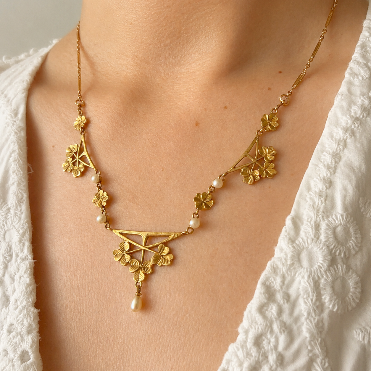 Art Nouveau 18K gold natural pearl clover necklace