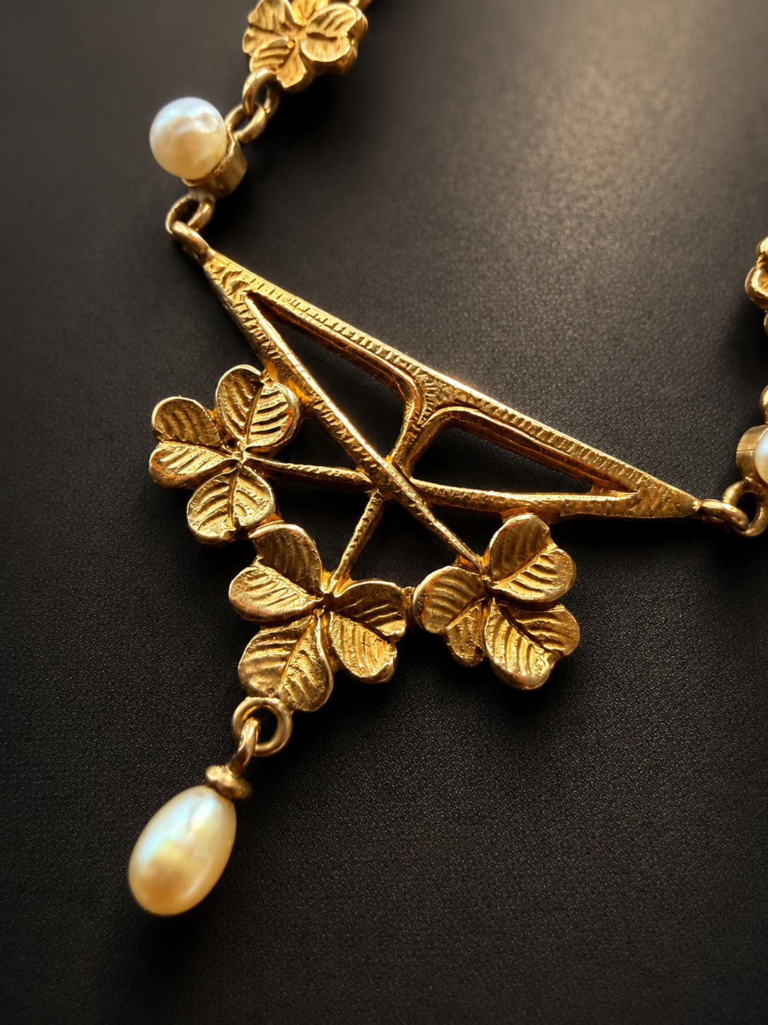 Art Nouveau 18K gold natural pearl clover necklace