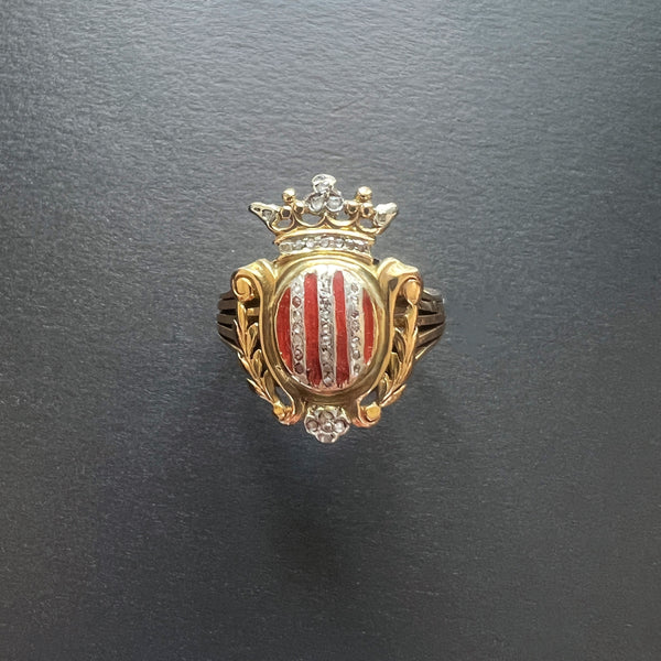 Antique 18K Gold Ring with Sculptured Coat of Arms