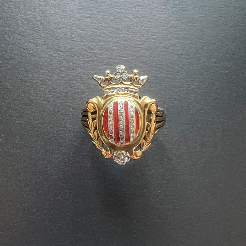 Antique 18K Gold Ring with Sculptured Coat of Arms