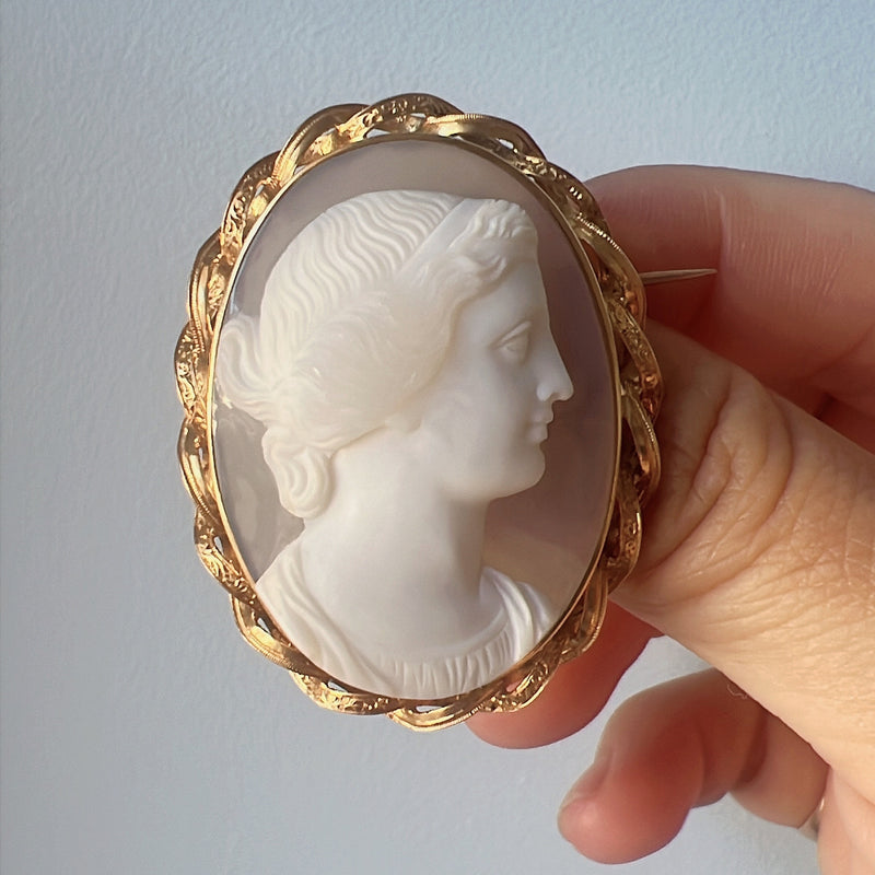 Victorian 18K Gold Agate Cameo Brooch