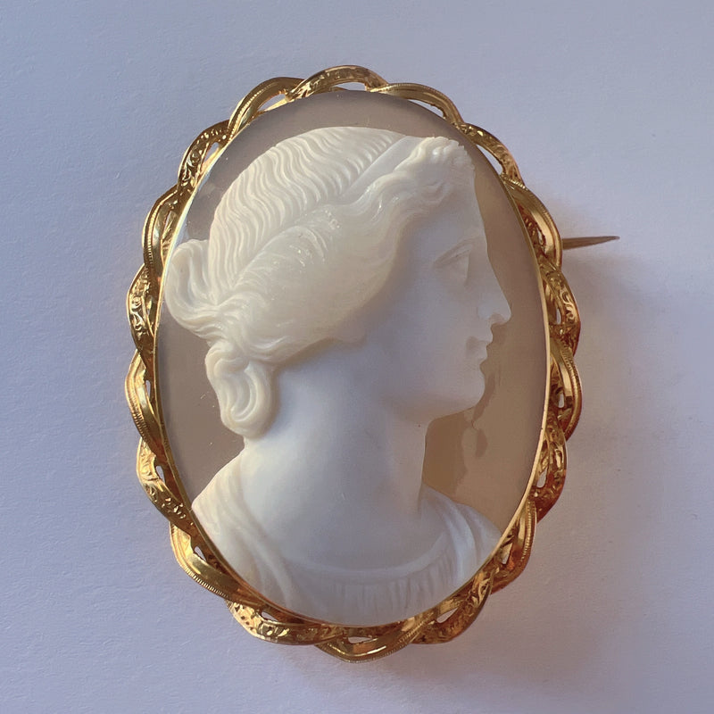 Victorian 18K Gold Agate Cameo Brooch