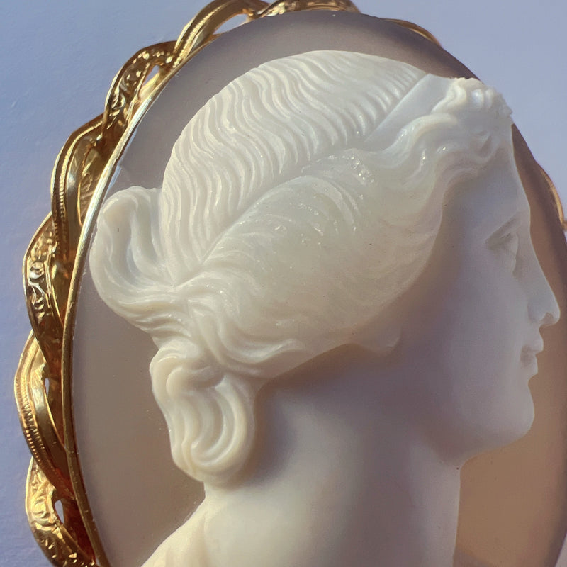 Victorian 18K Gold Agate Cameo Brooch